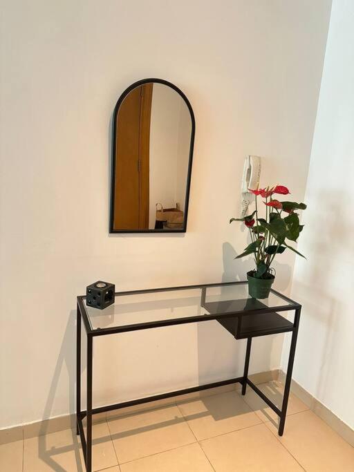 Urban Cozy 1BR apartment with Canal view - Free parking