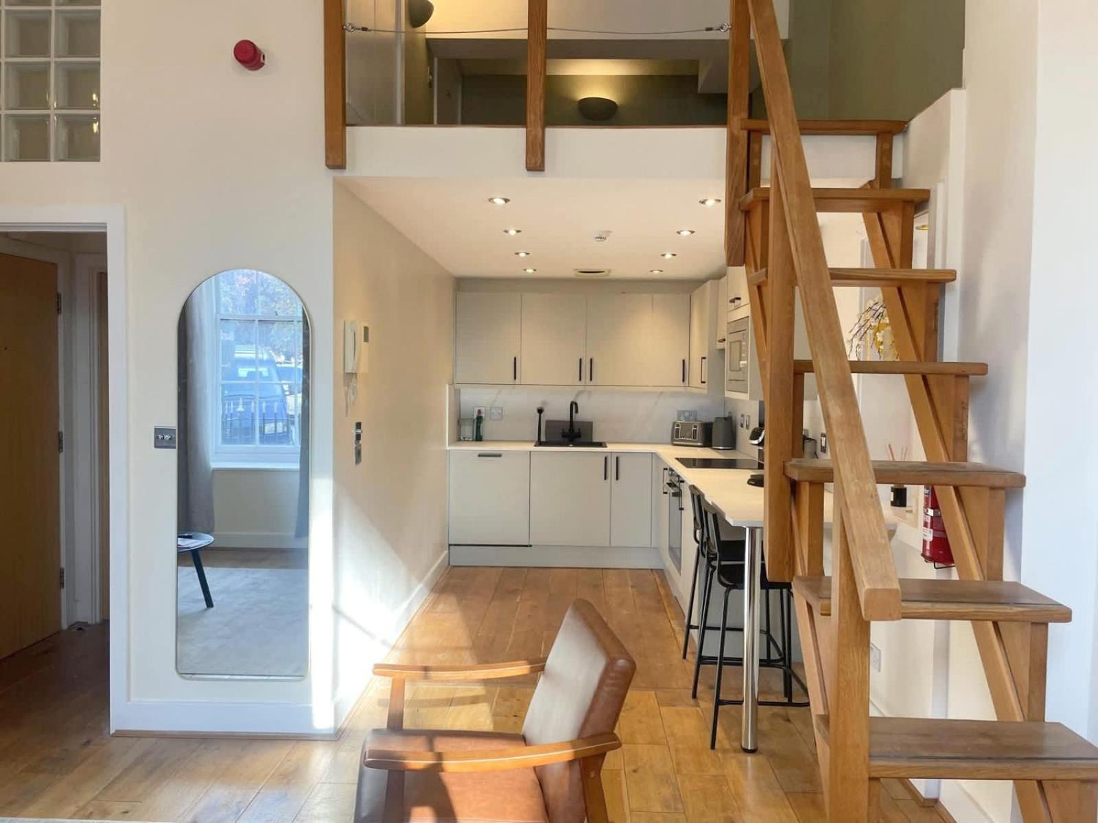 One bed maisonette in city centre Portland Square