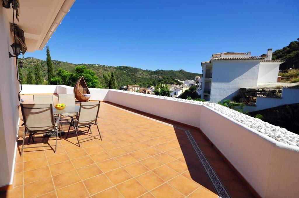 Villa Caballos, Benahavis Village