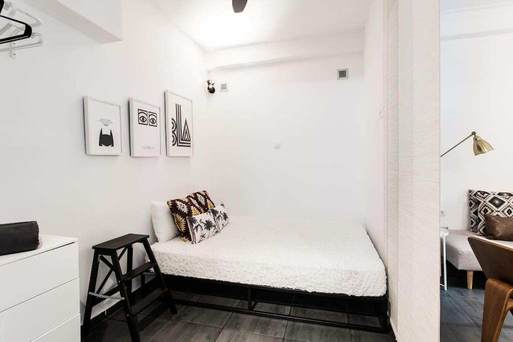 Cosy minimal apt close to Kallimarmaro