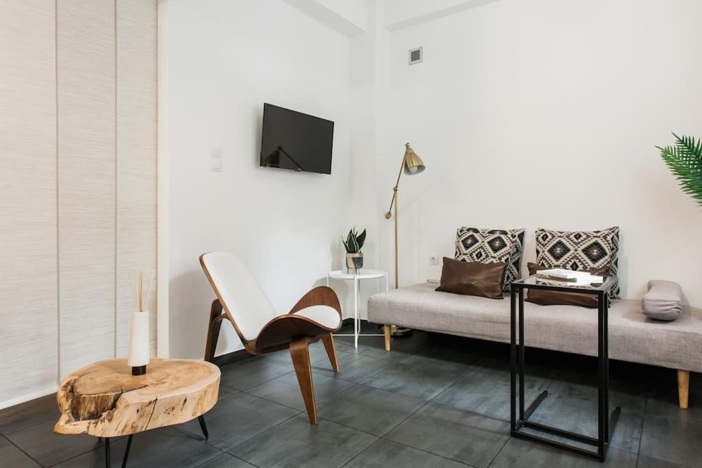 Cosy minimal apt close to Kallimarmaro