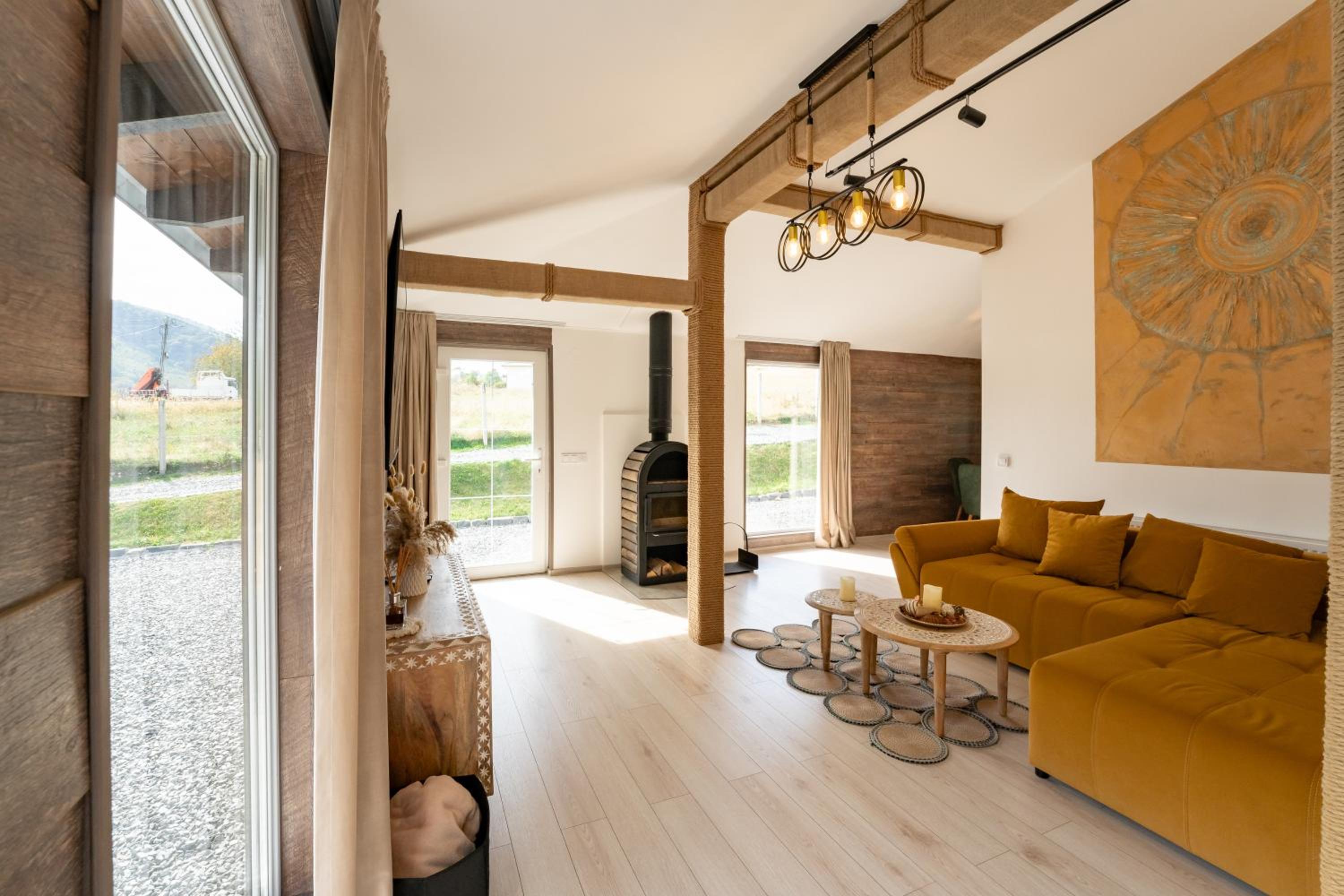 Balada dintre dealuri - Casa Soarelui si Casa Lunii view 5