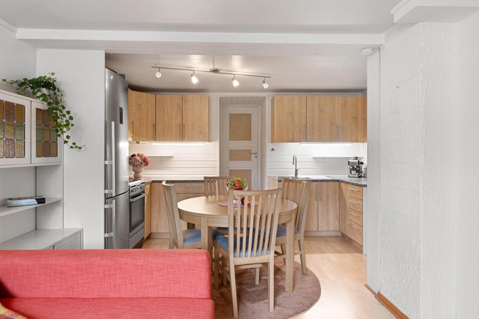 Room in cozy apartment 7 min walk from the city center view 5