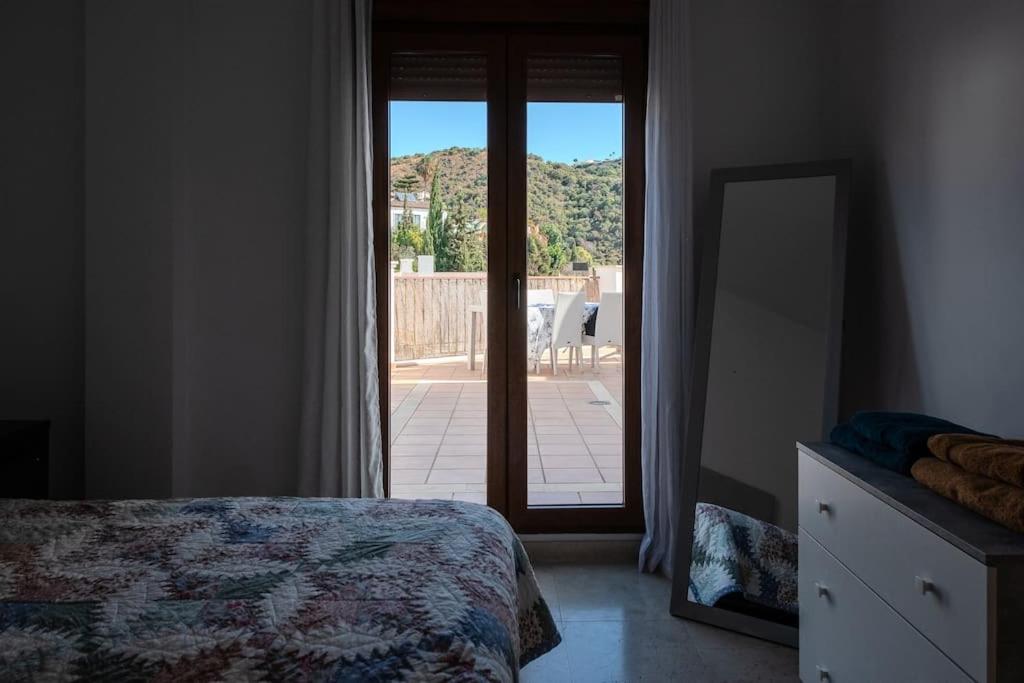 3 Bed Apartment in Benahavís photo 3