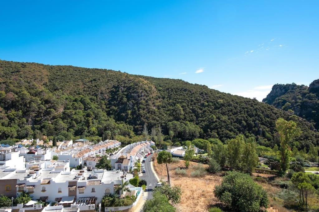 3 Bed Apartment in Benahavís photo 4