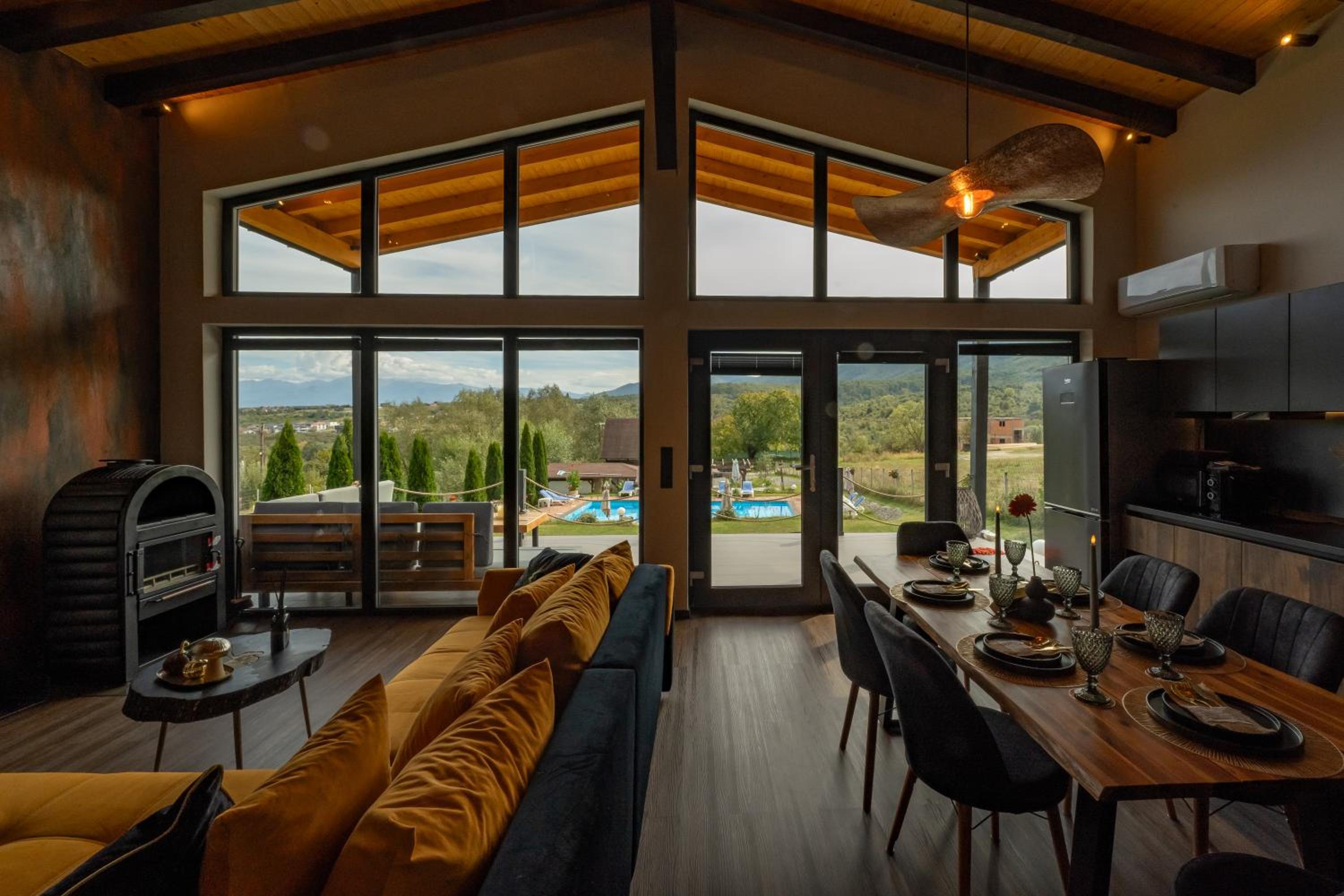 Balada dintre dealuri - Casa Soarelui si Casa Lunii view 3