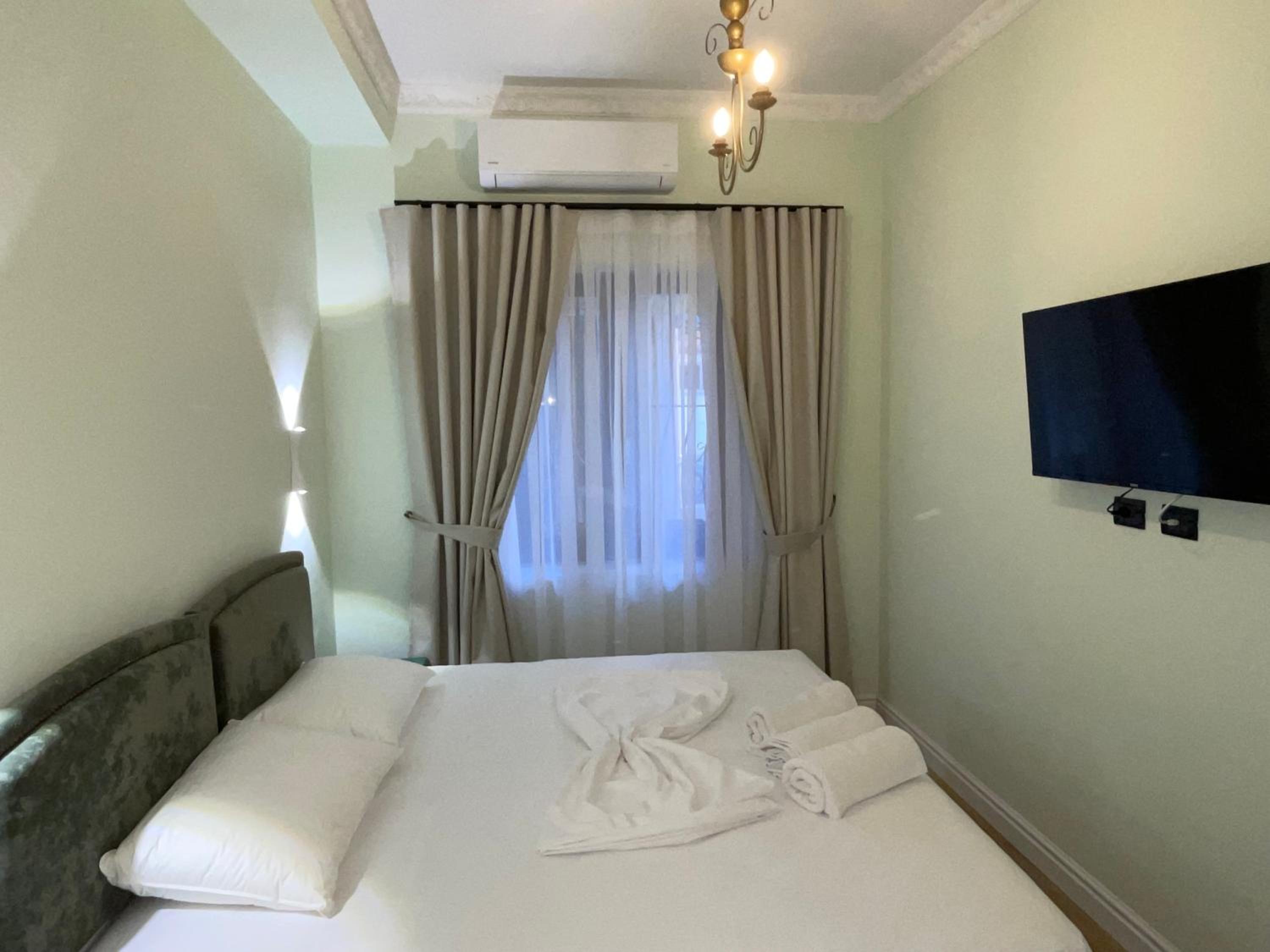 Amorino Tirana B&B