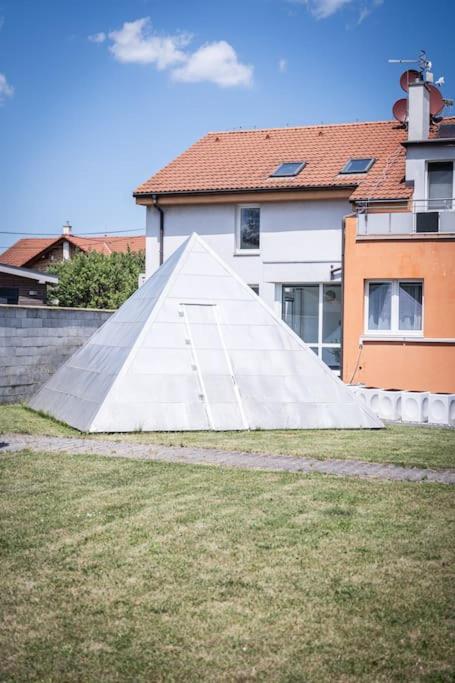 Elisabeth Apartments By Pyramid