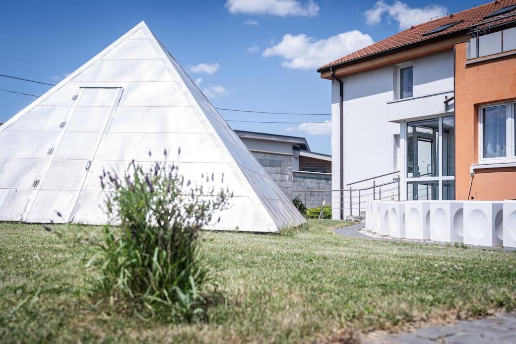 Elisabeth Apartments By Pyramid
