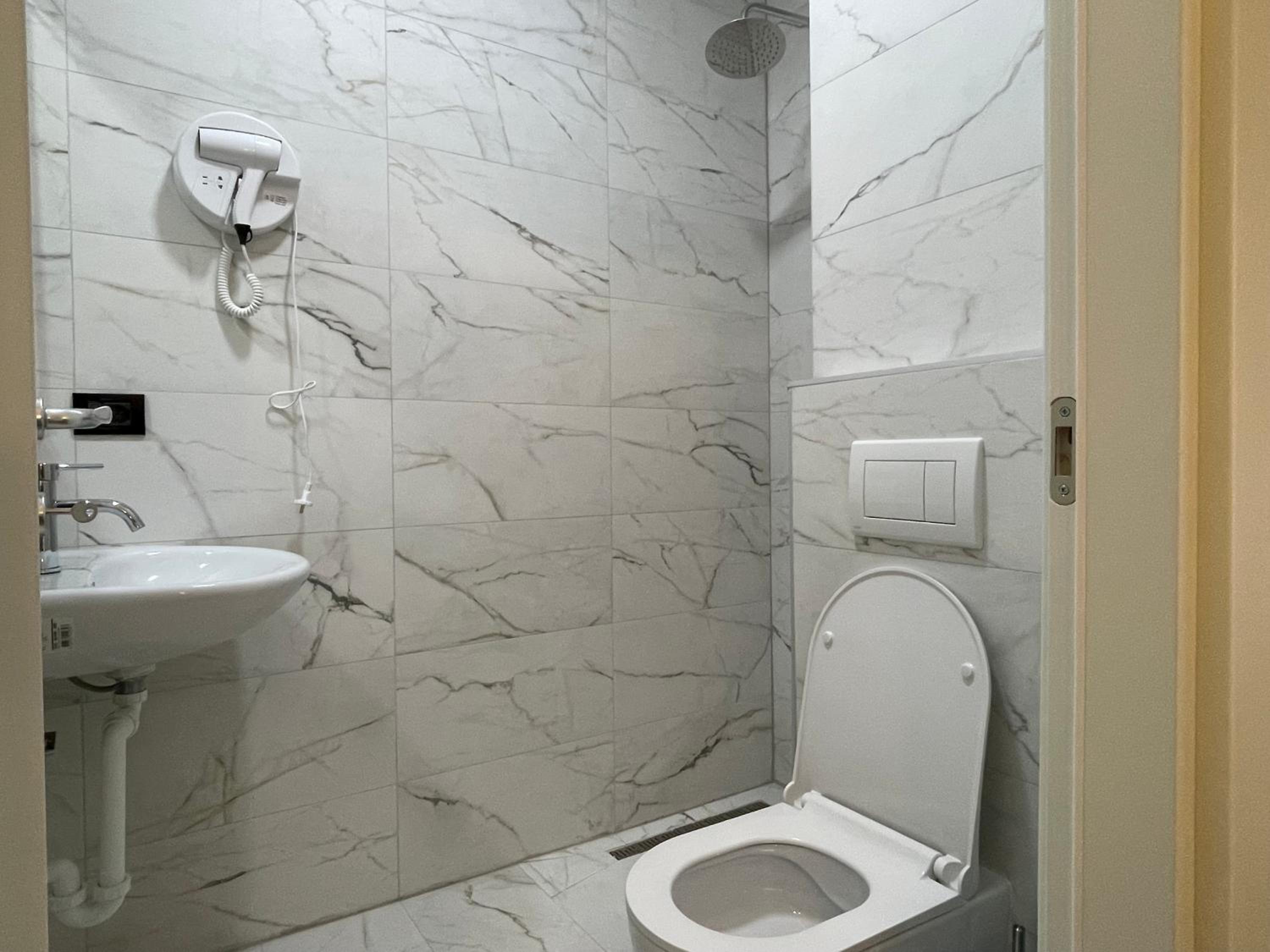 Amorino Tirana B&B