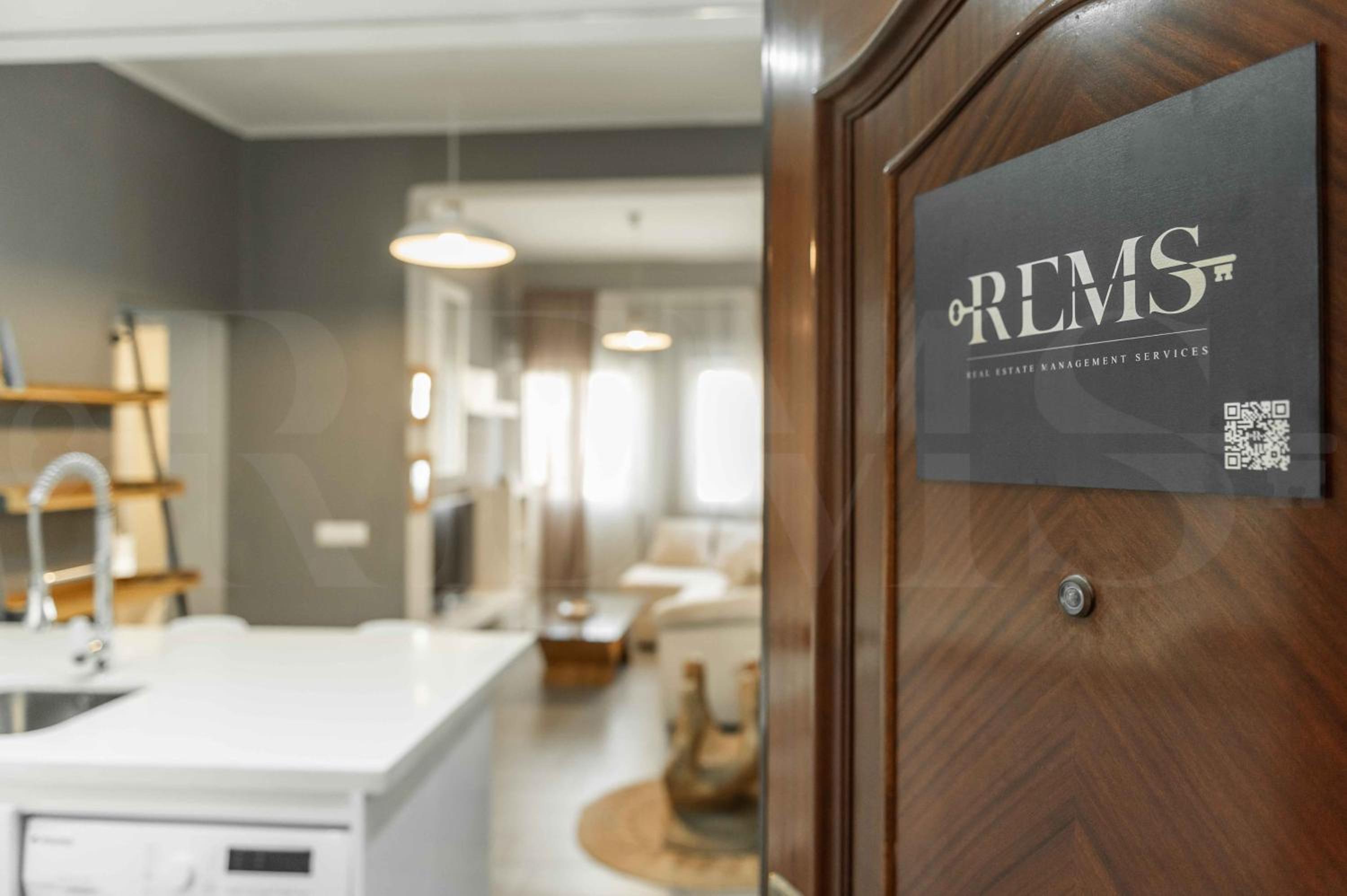 Boho apartment near center by REMS