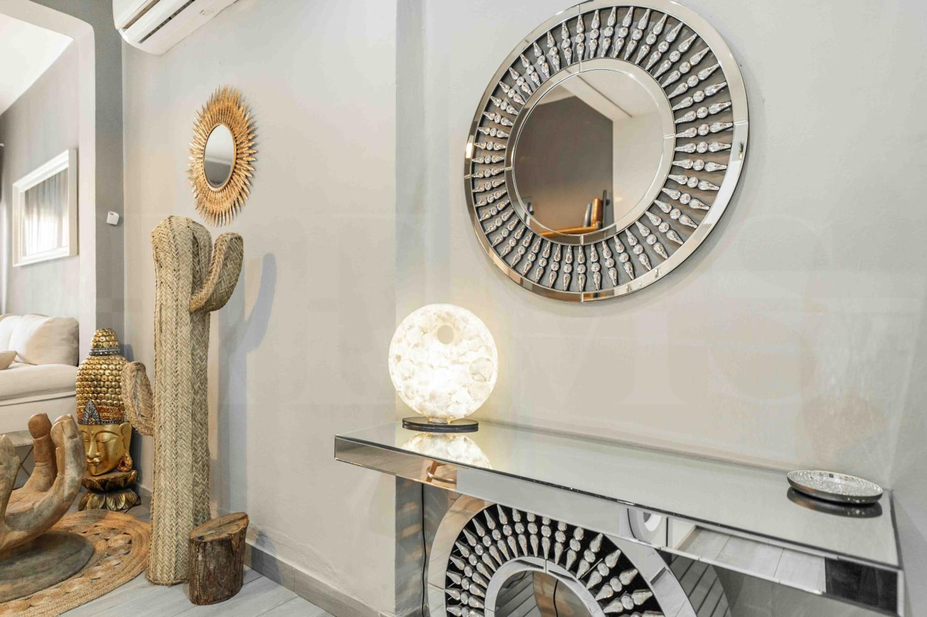 Boho apartment near center by REMS
