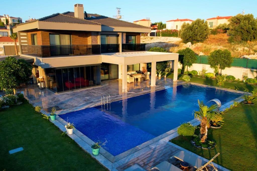 Efe Delux Çeşme Ovacık'ta Lüx Villa