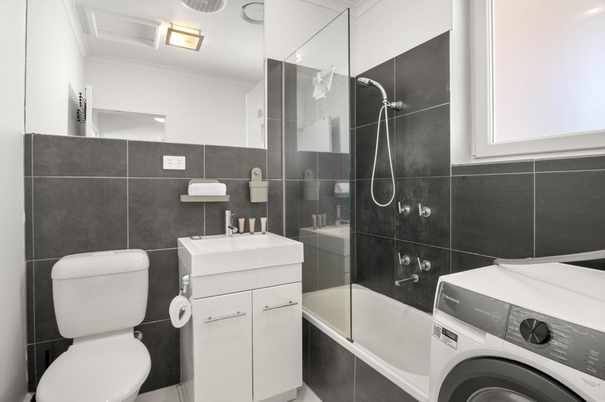 Sleek Richmond 1-Bed Close to Everything