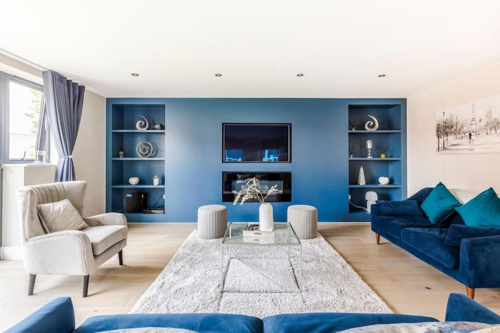 Contemporary 3 Bedroom Fully Detached Town House view 5