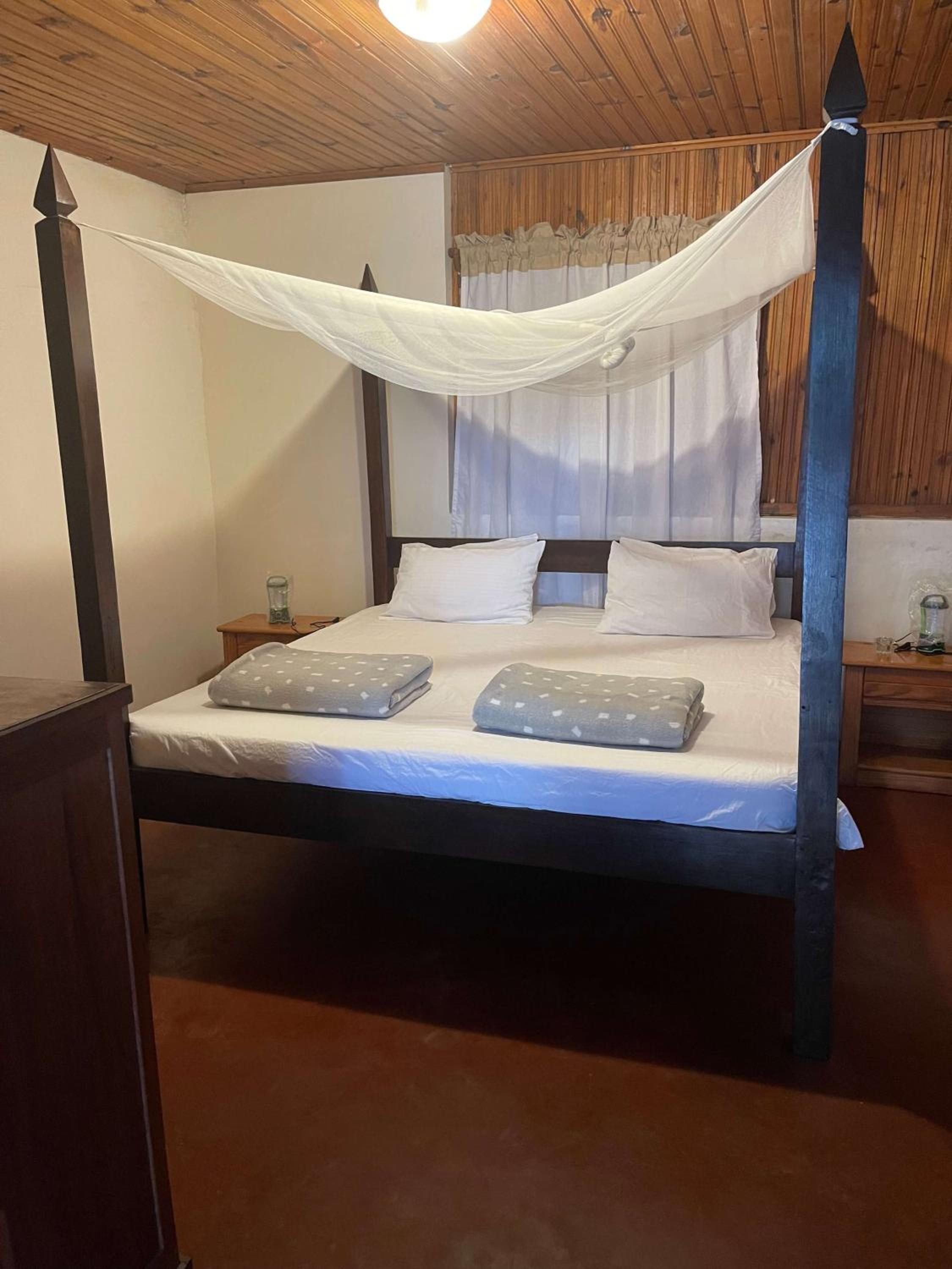 Saltwater Junior - Beachfront Bungalow view 2