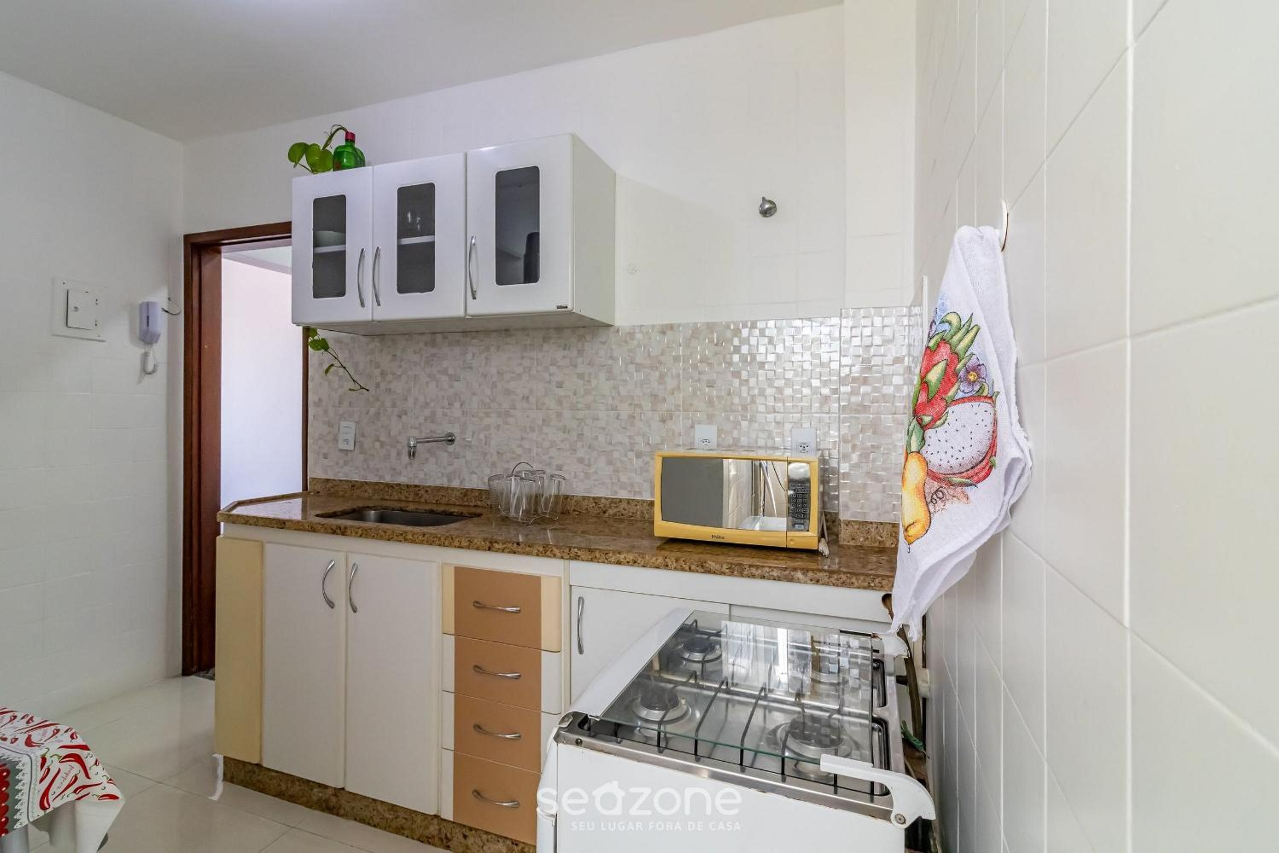 Cozy Apt 350m from Praia do Forte ECF0306