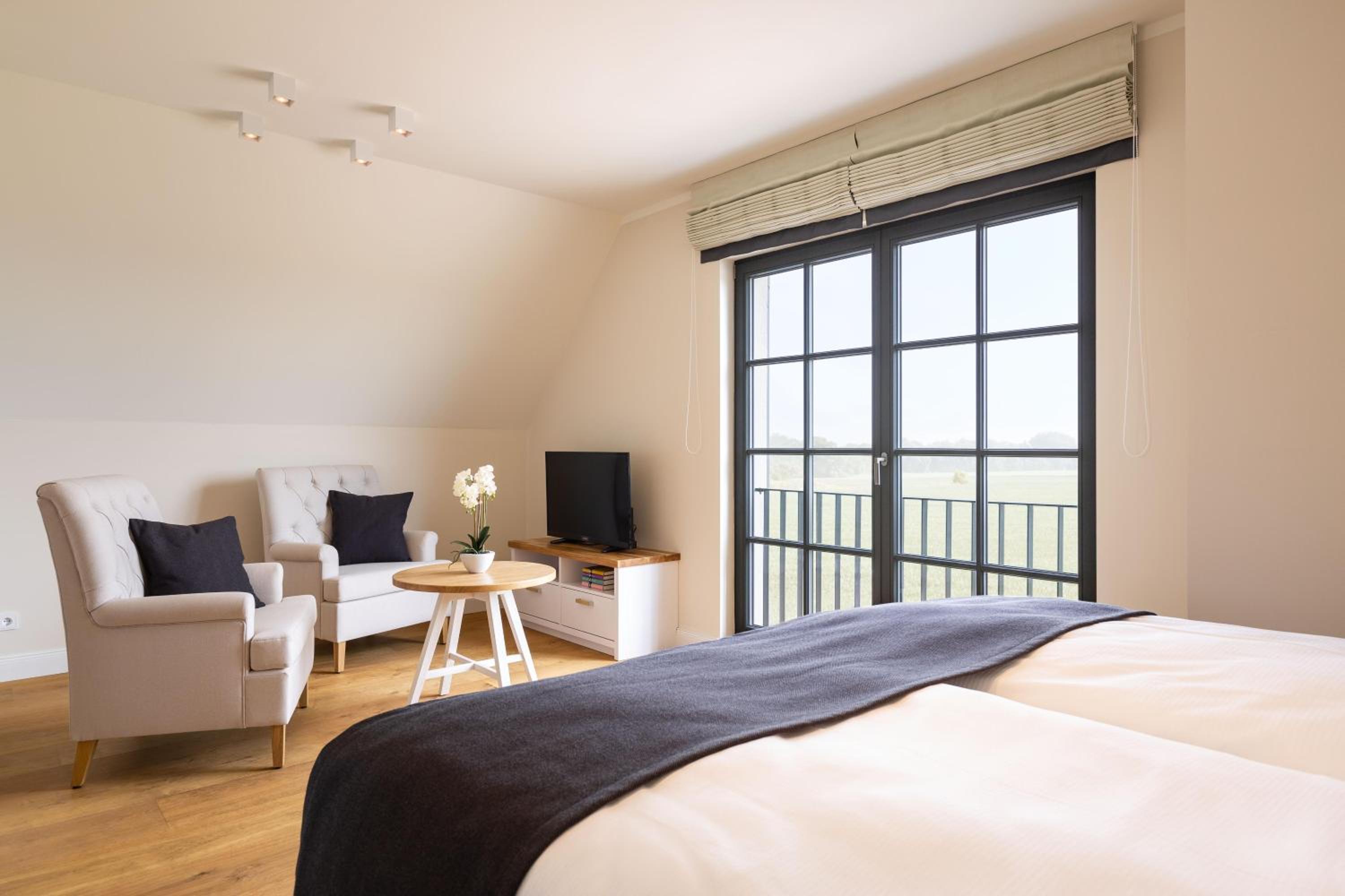 Reetland am Meer Premium Reetdachvilla mit 3 Schlafzimmern, Sauna und Kamin H11