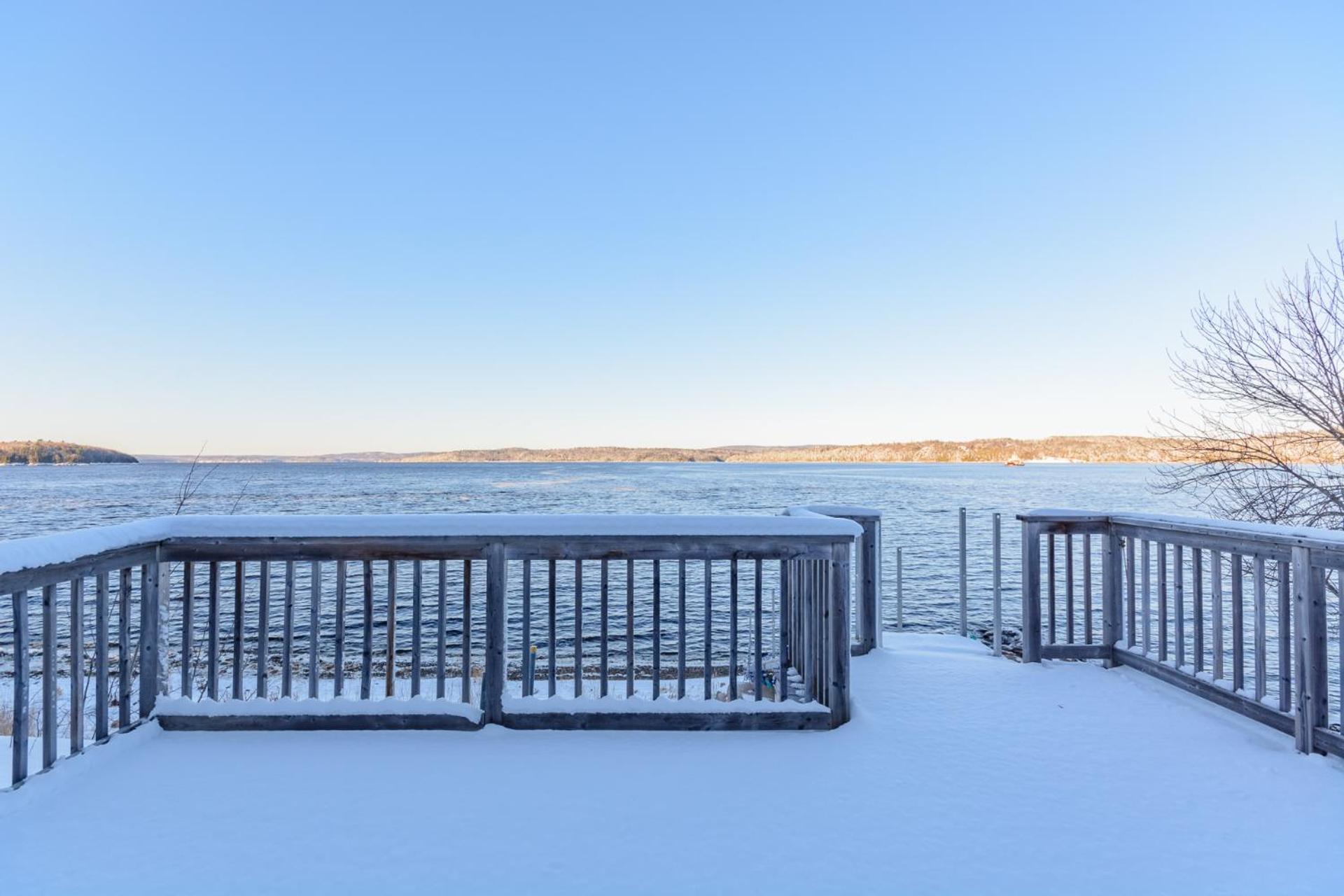 Lux Waterfront Private 4bd home