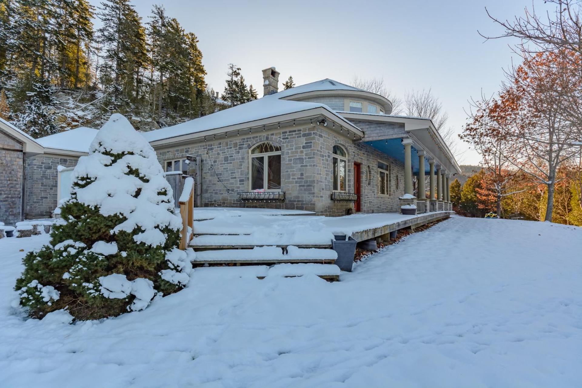 Lux Waterfront Private 4bd home