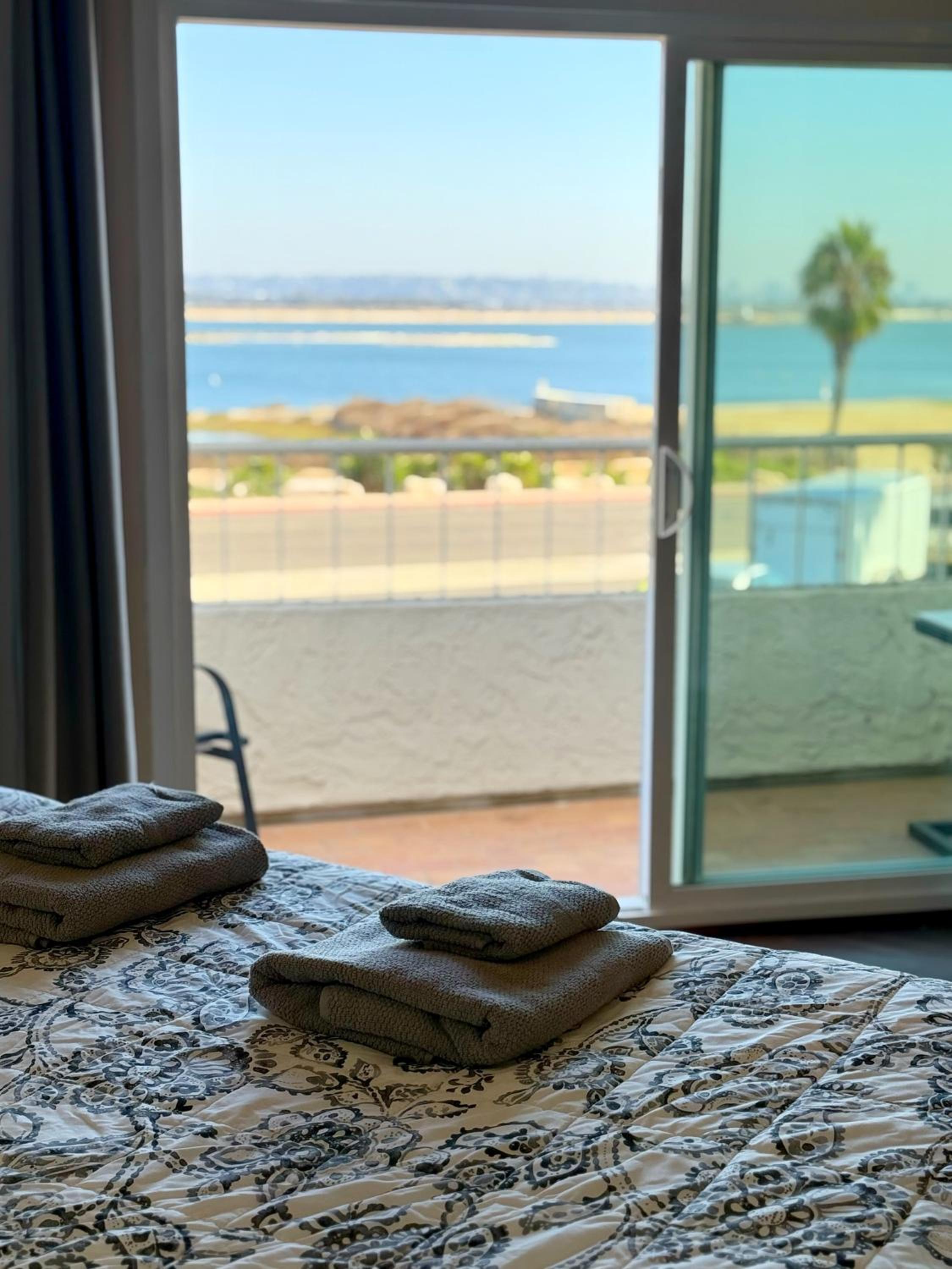 Panoramic View Bayfront Gem 3BR view 5