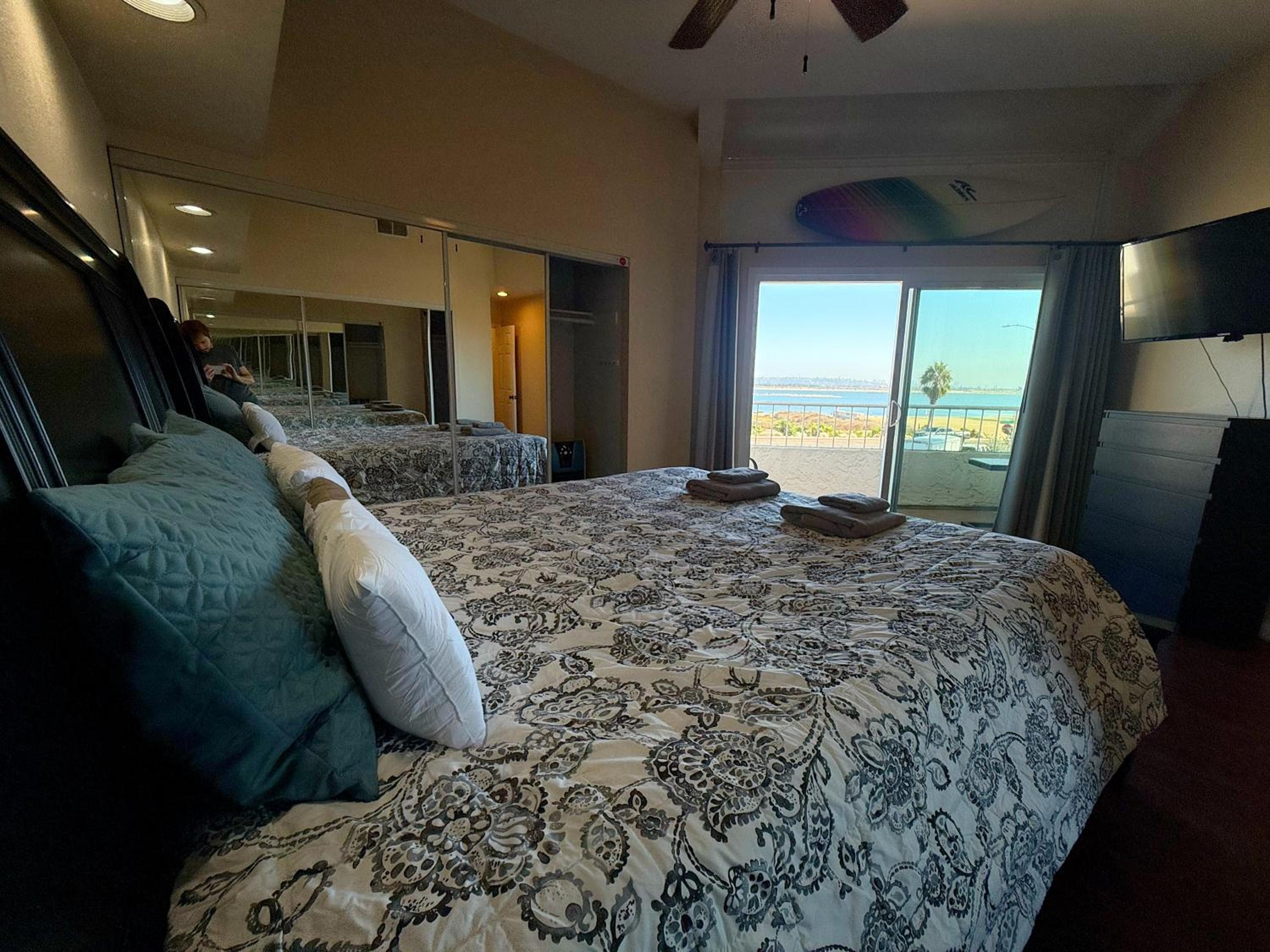 Panoramic View Bayfront Gem 3BR view 3