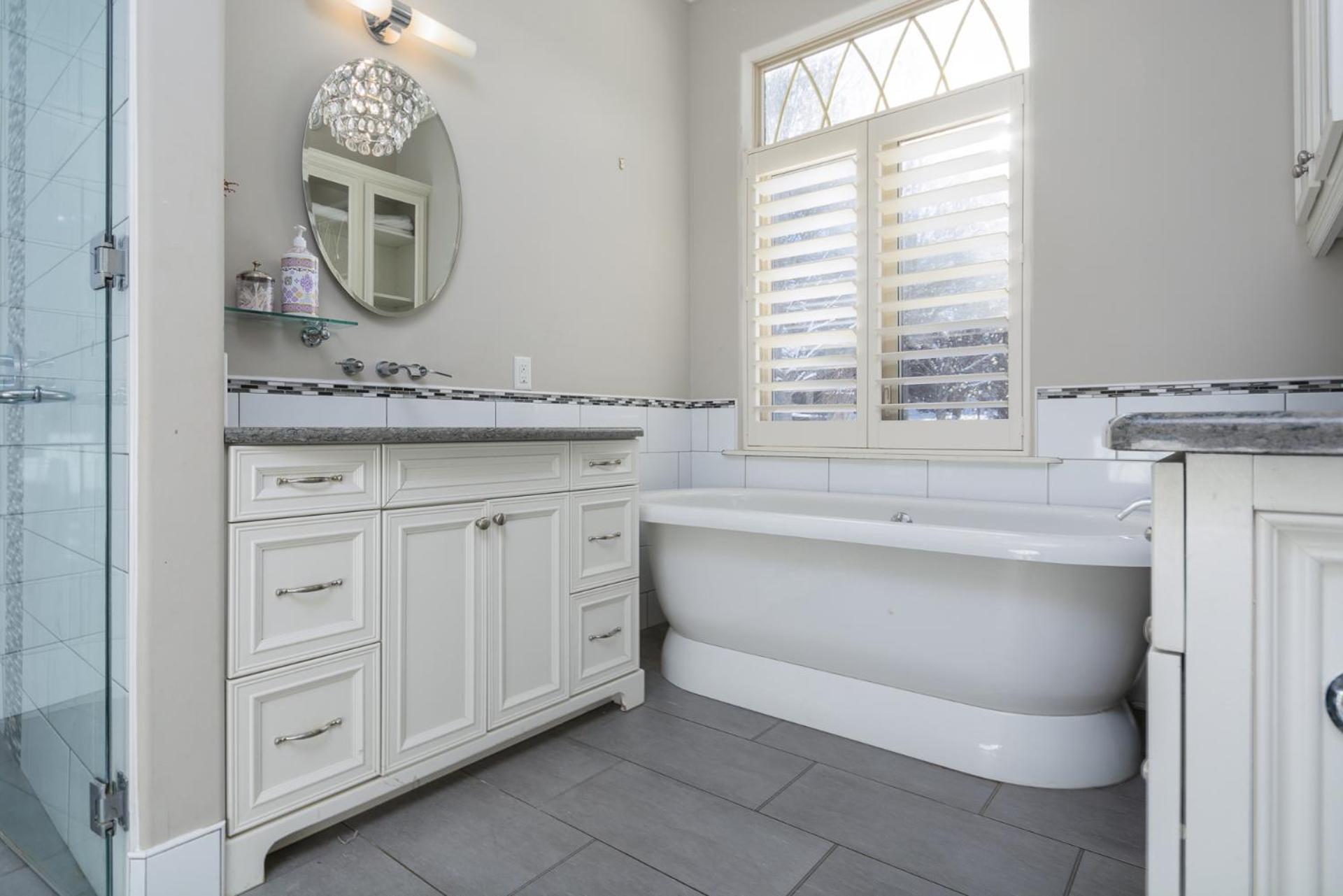 Lux Waterfront Private 4bd home