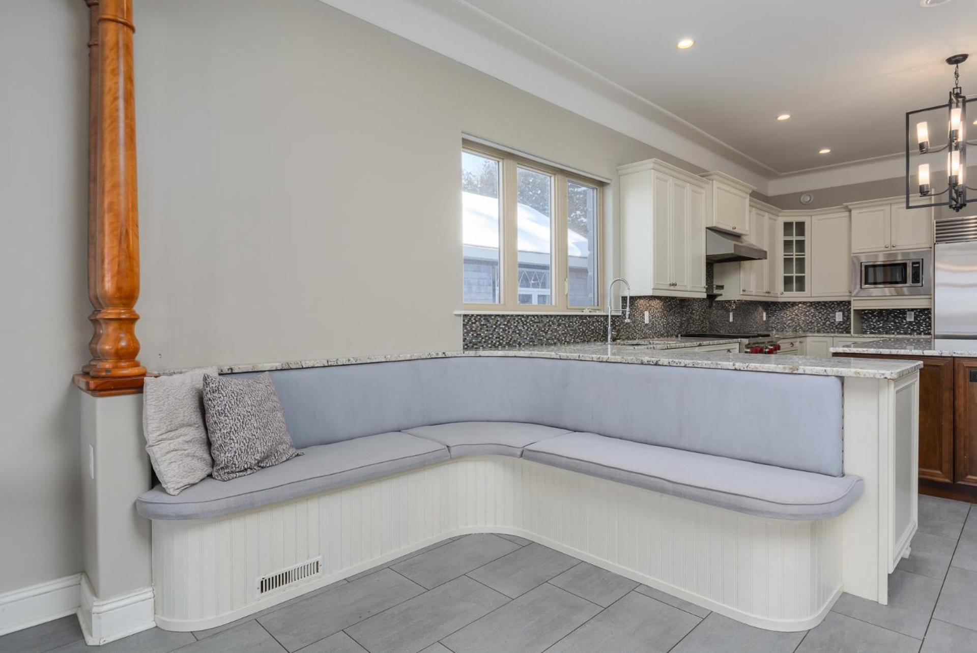 Lux Waterfront Private 4bd home
