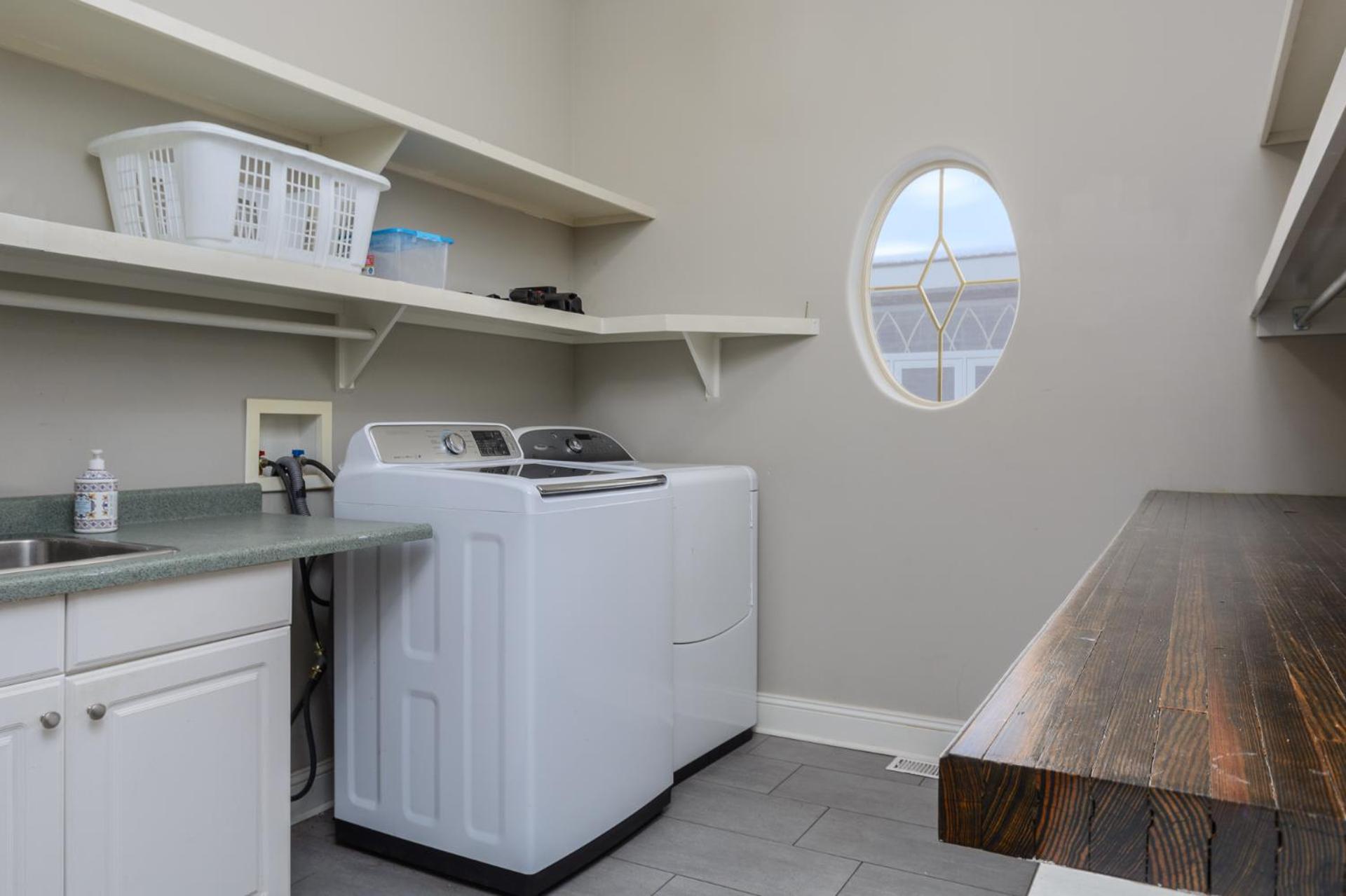 Lux Waterfront Private 4bd home