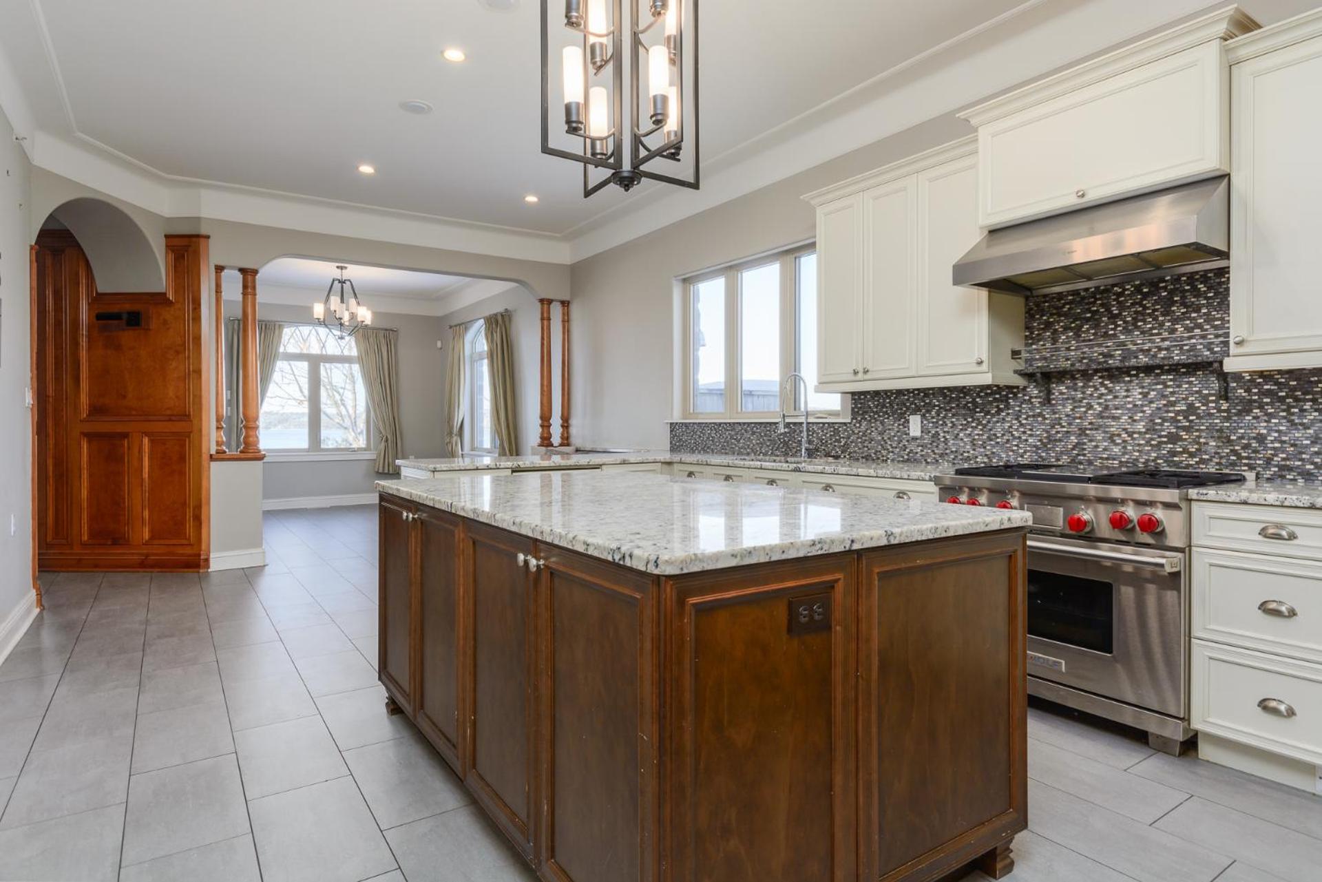 Lux Waterfront Private 4bd home