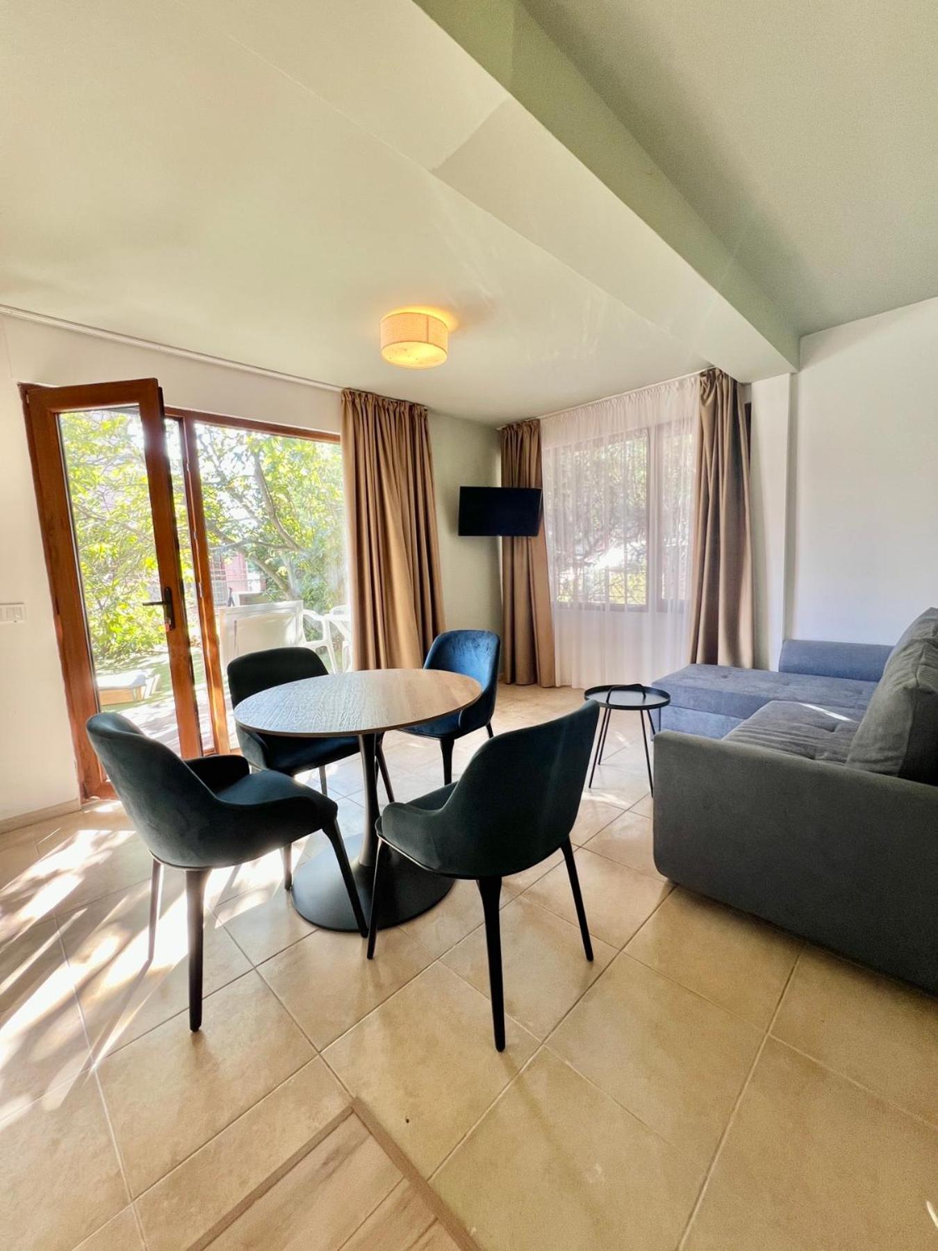 Kiara Apartments