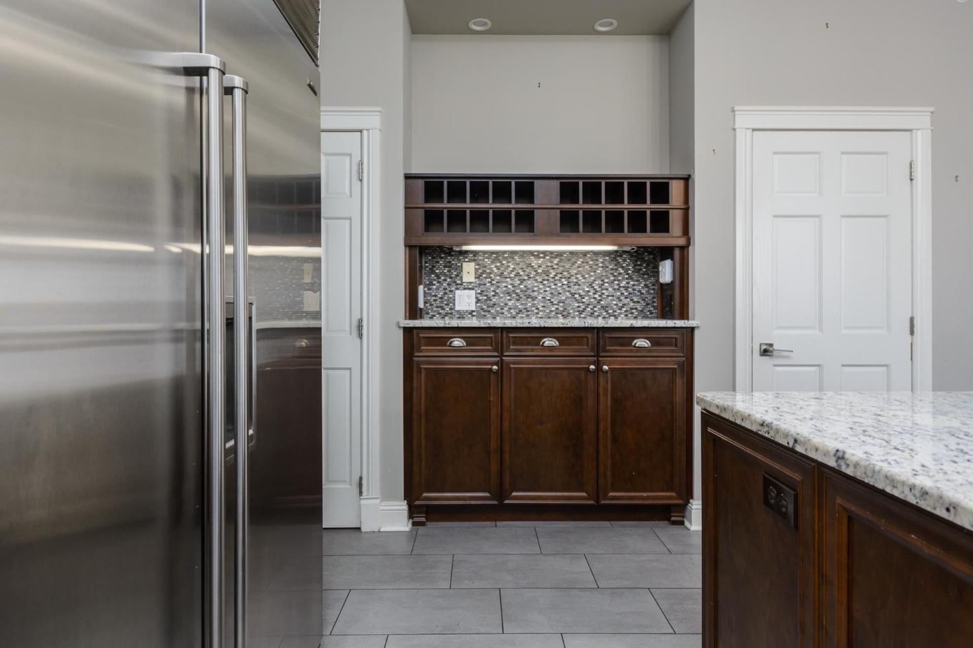 Lux Waterfront Private 4bd home