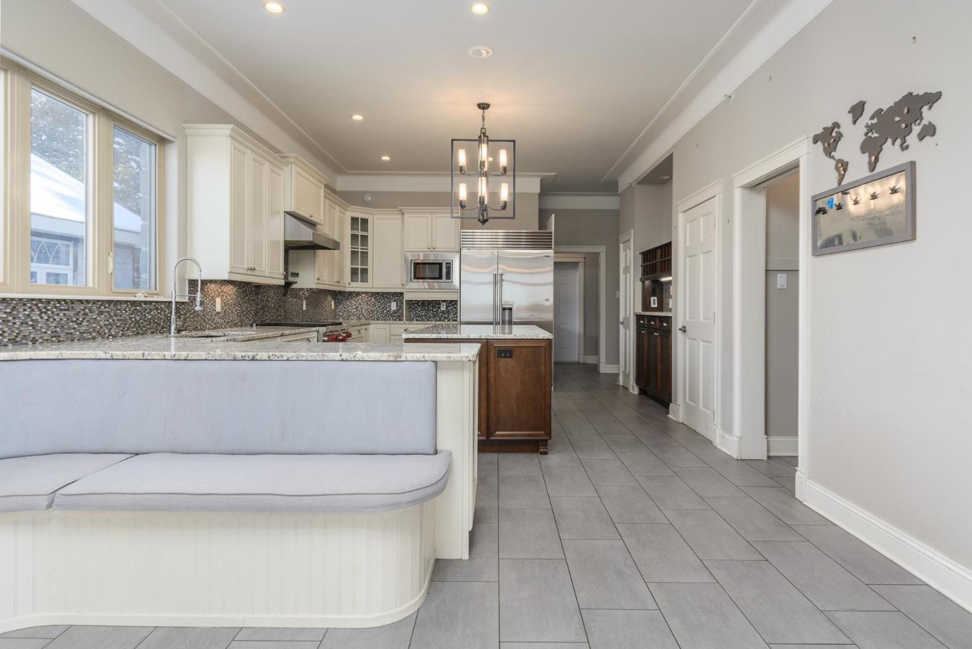 Lux Waterfront Private 4bd home