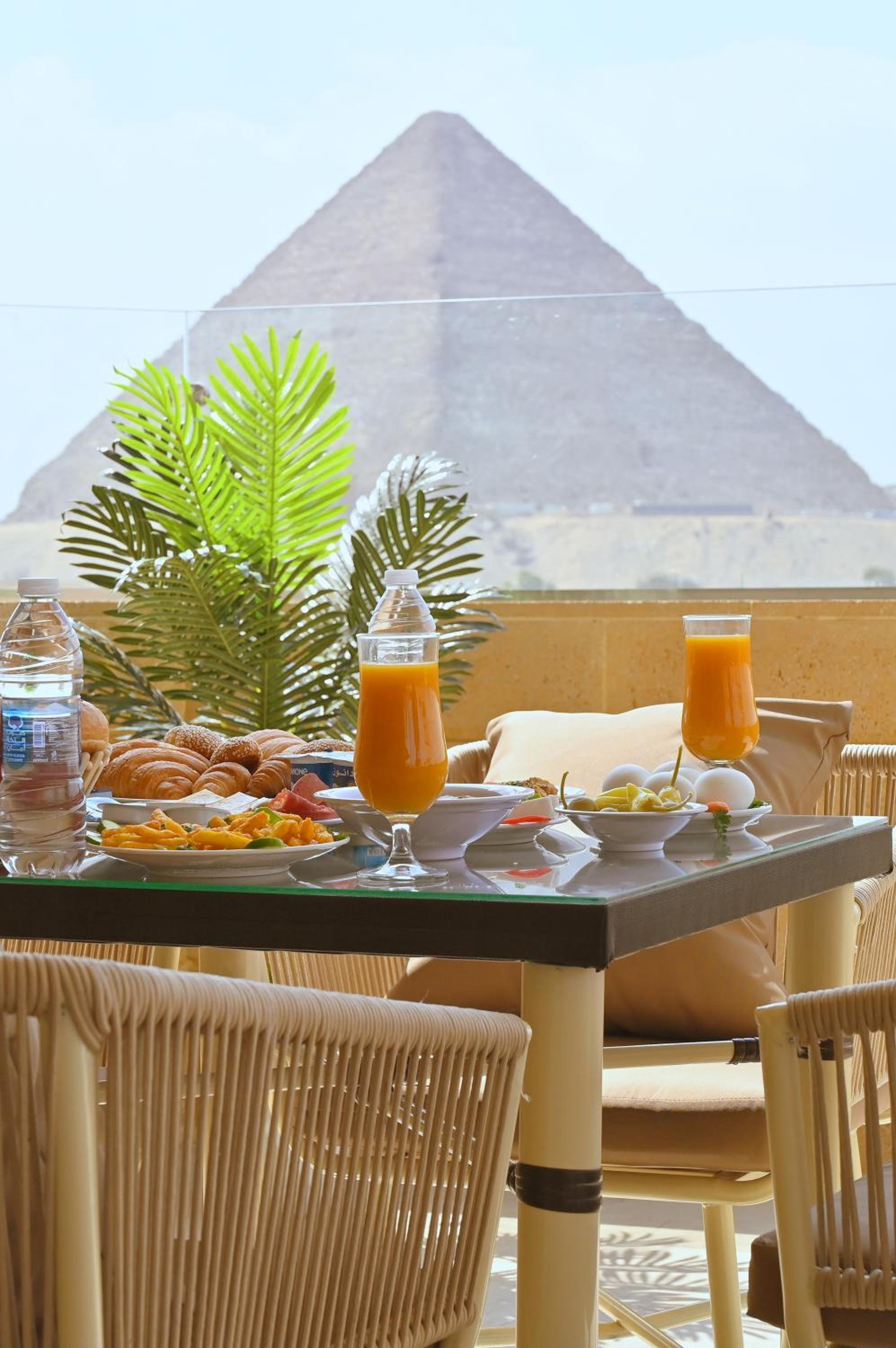 Pyramids Wonders Hotel
