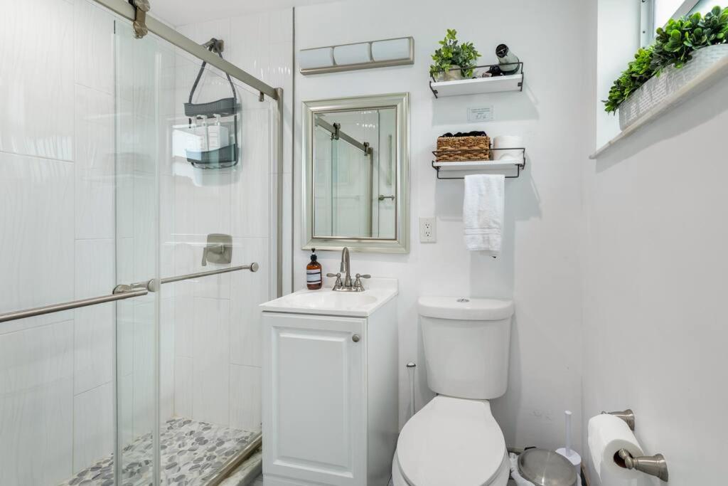 Ocean Views! Steps from Dining, Shopping, Las Olas view 2