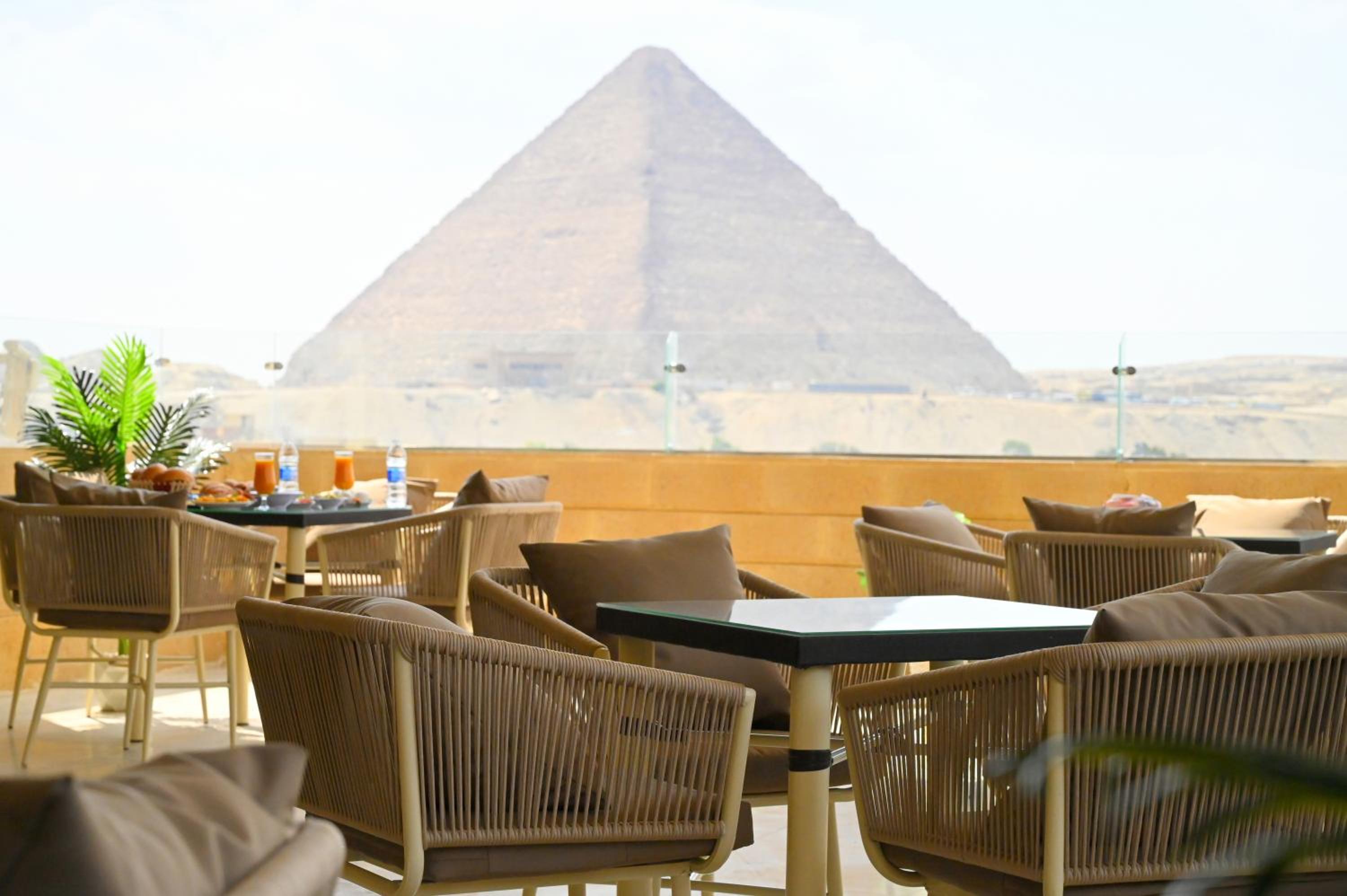Pyramids Wonders Hotel