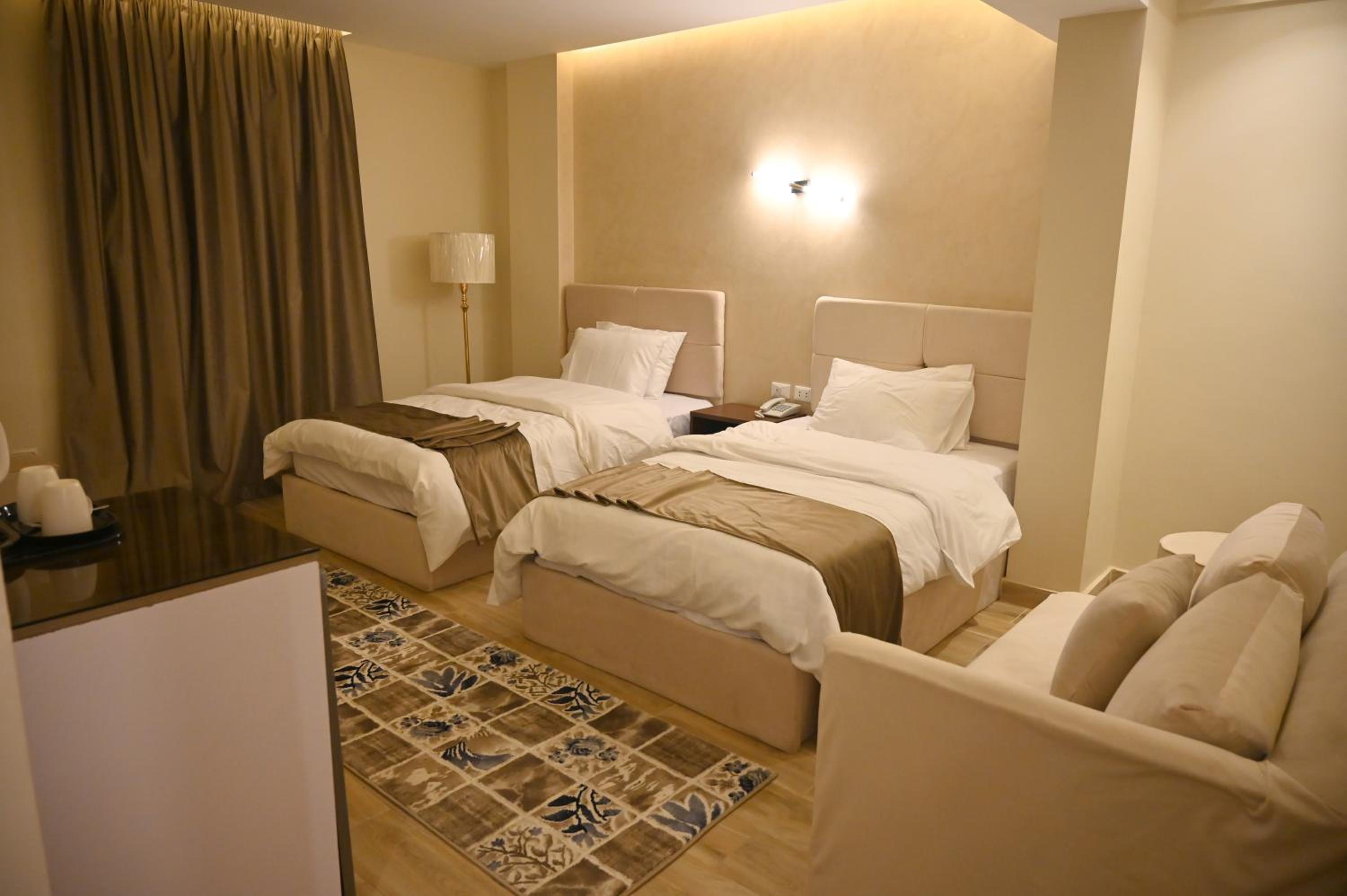 Pyramids Wonders Hotel