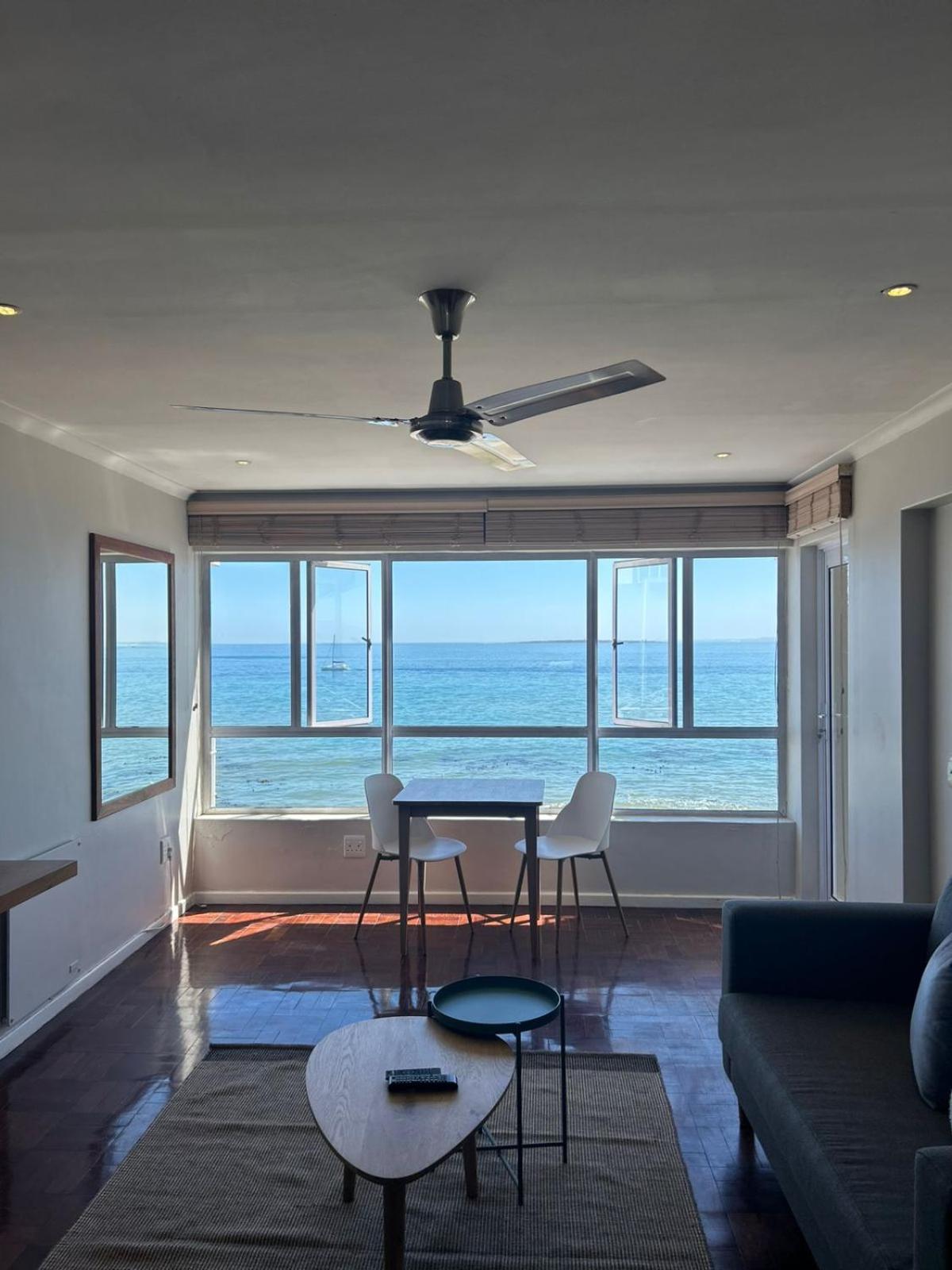 Mouilie point 1 bedroom with sea views and pool view 4