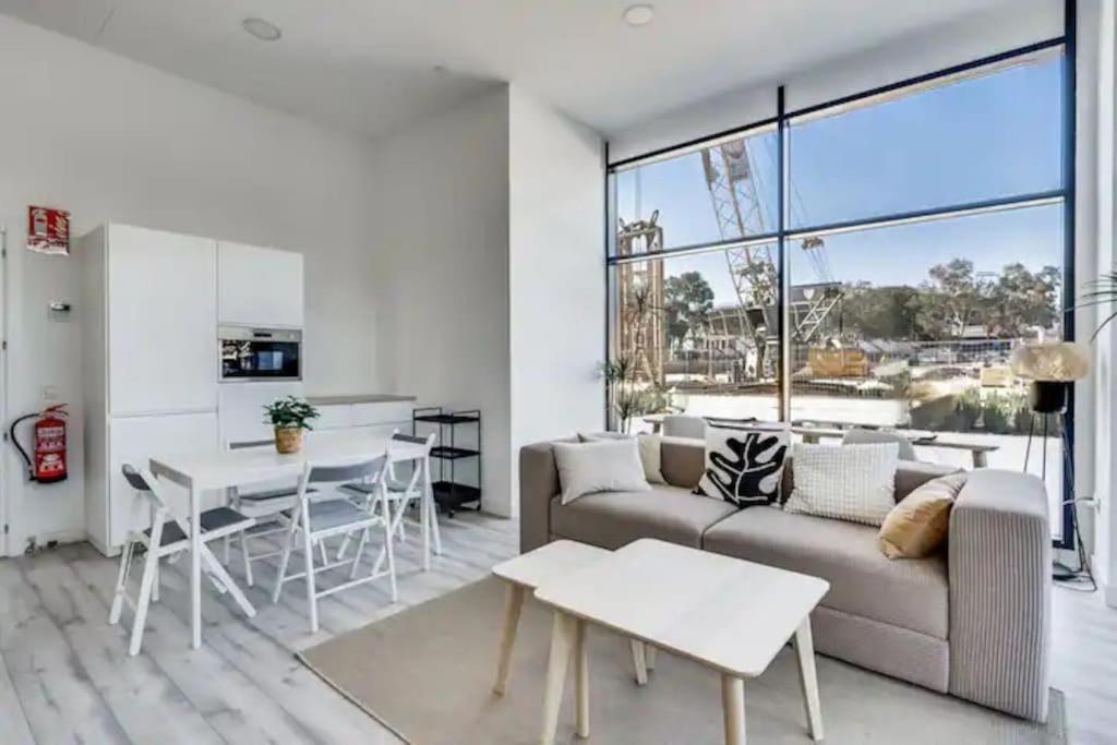 Malaga Skyline Suite with Pool - Floor 26 - Free Parking