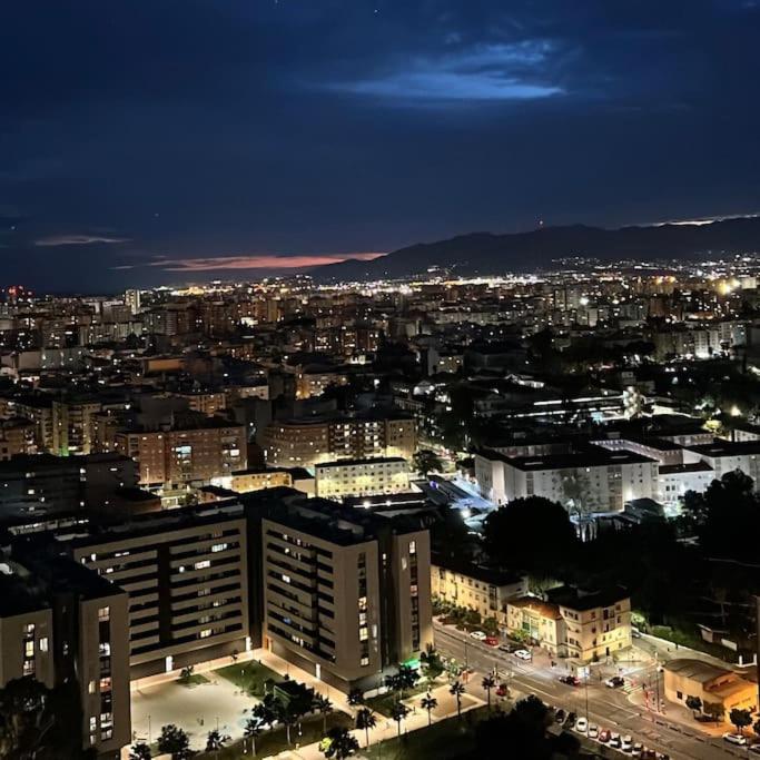 Malaga Skyline Suite with Pool - Floor 26 - Free Parking
