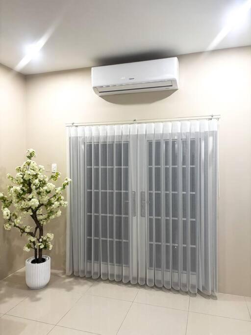 Lux Casa TT- Stylish 2 bedroom condo with pool view 2