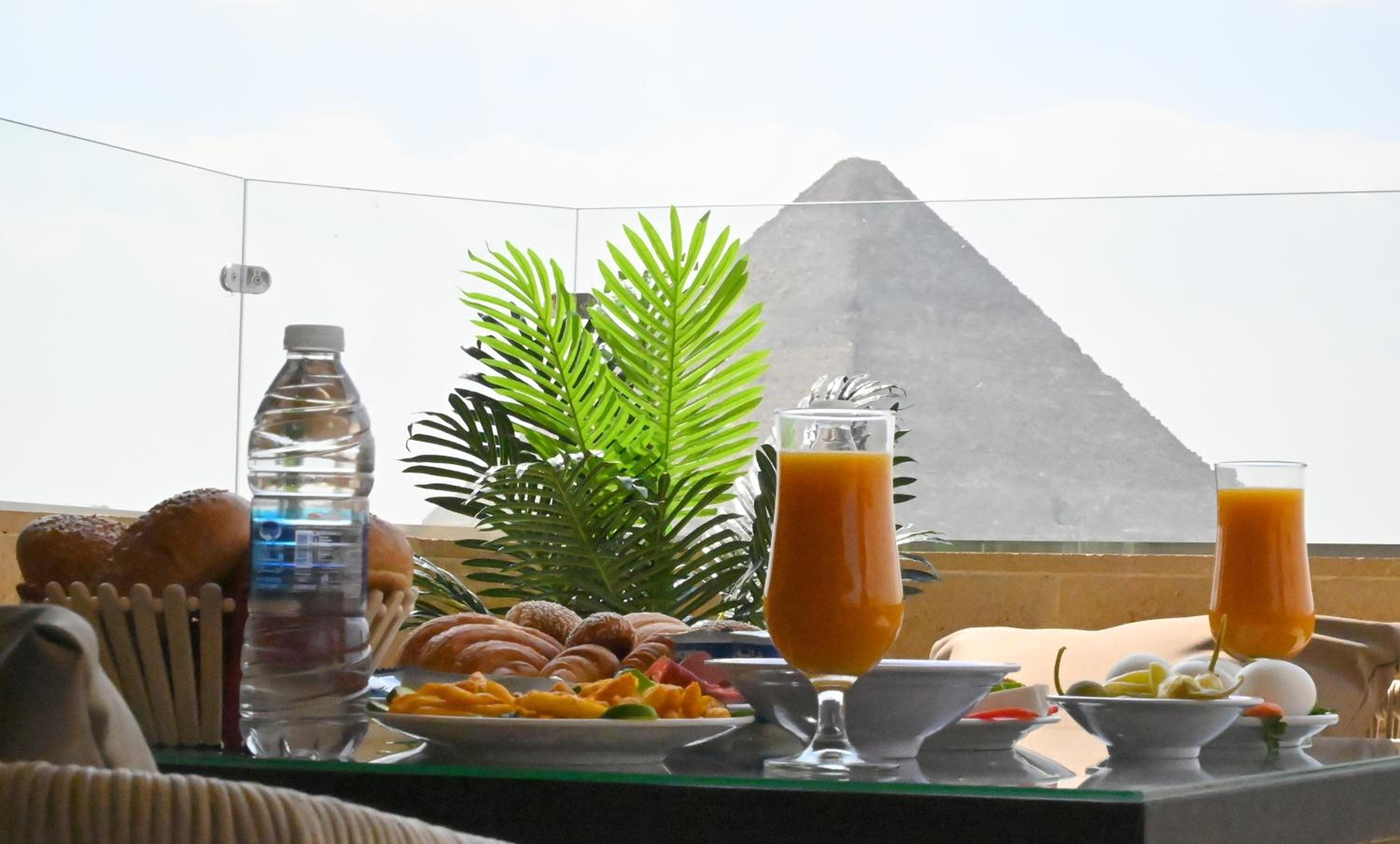 Pyramids Wonders Hotel