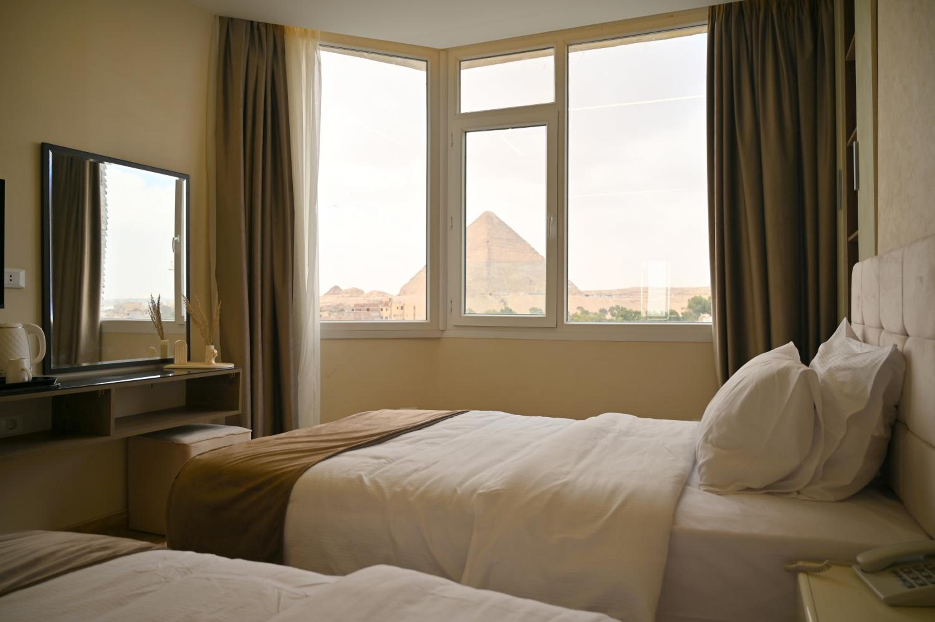 Pyramids Wonders Hotel