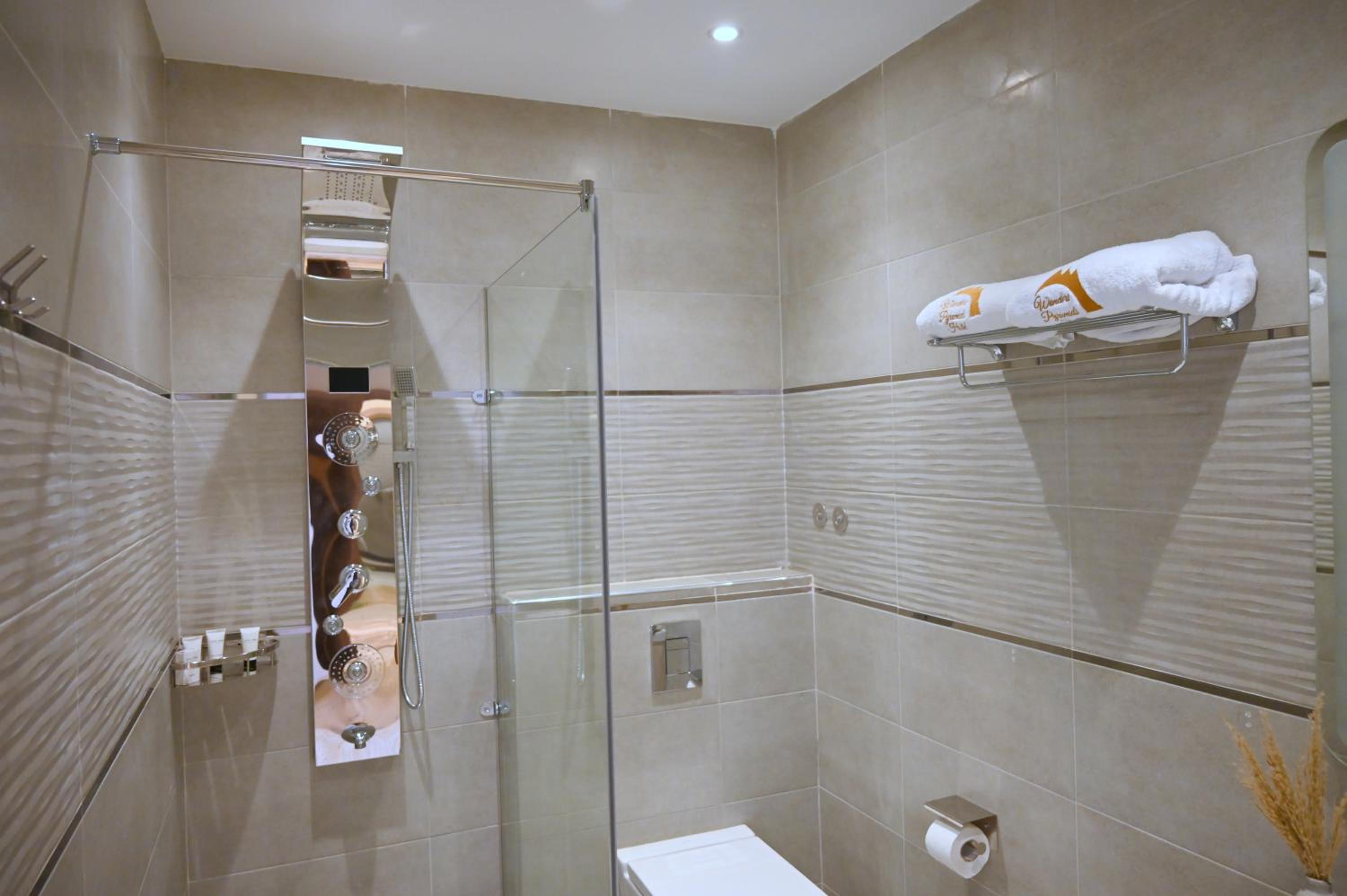Pyramids Wonders Hotel
