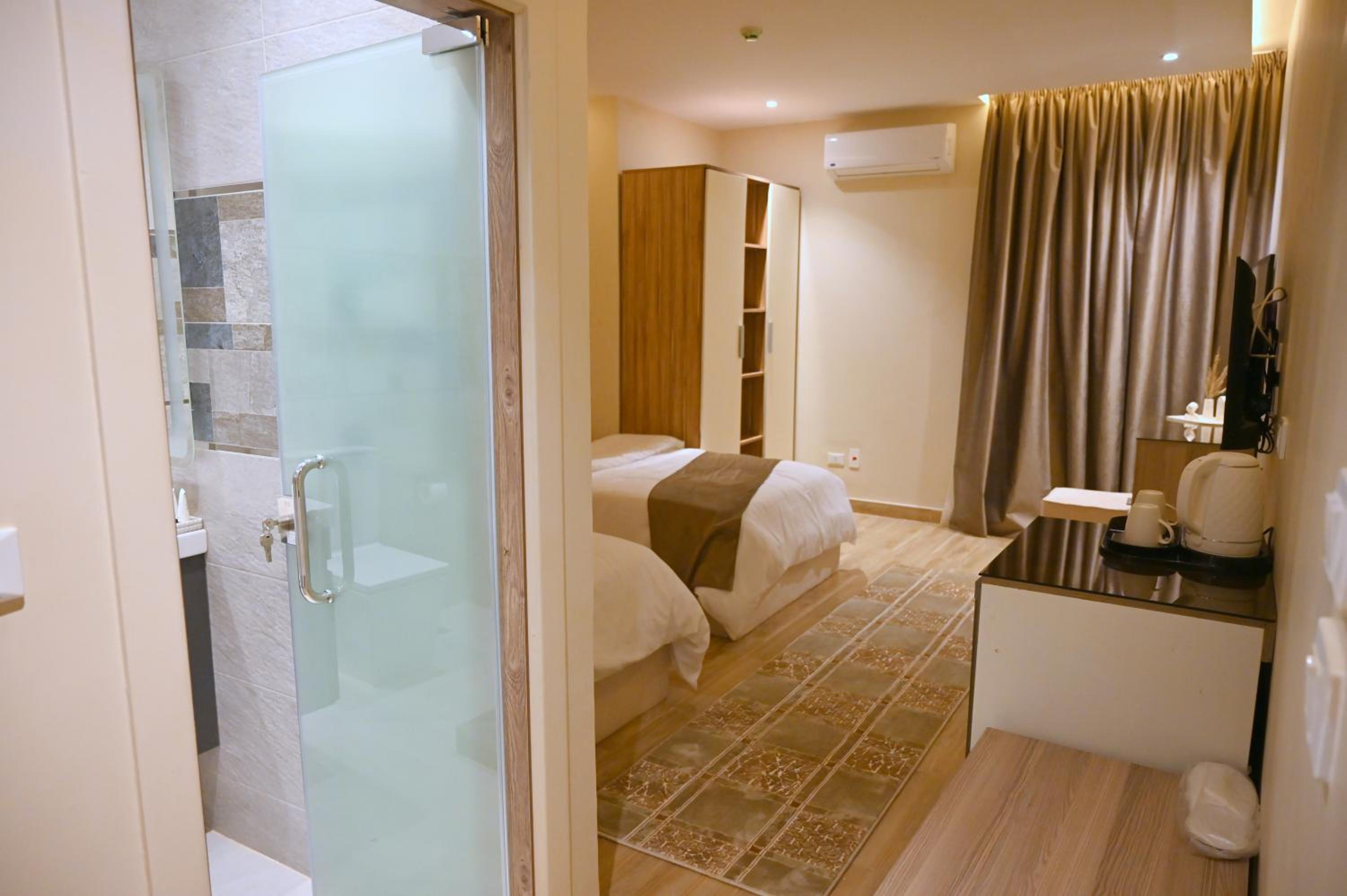 Pyramids Wonders Hotel