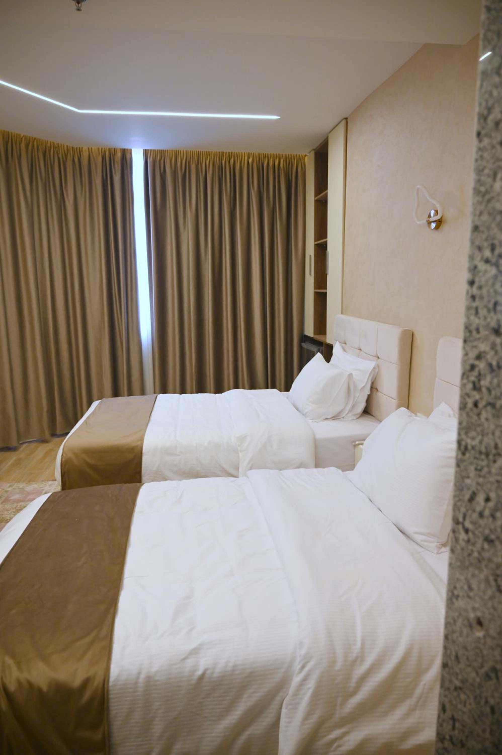 Pyramids Wonders Hotel