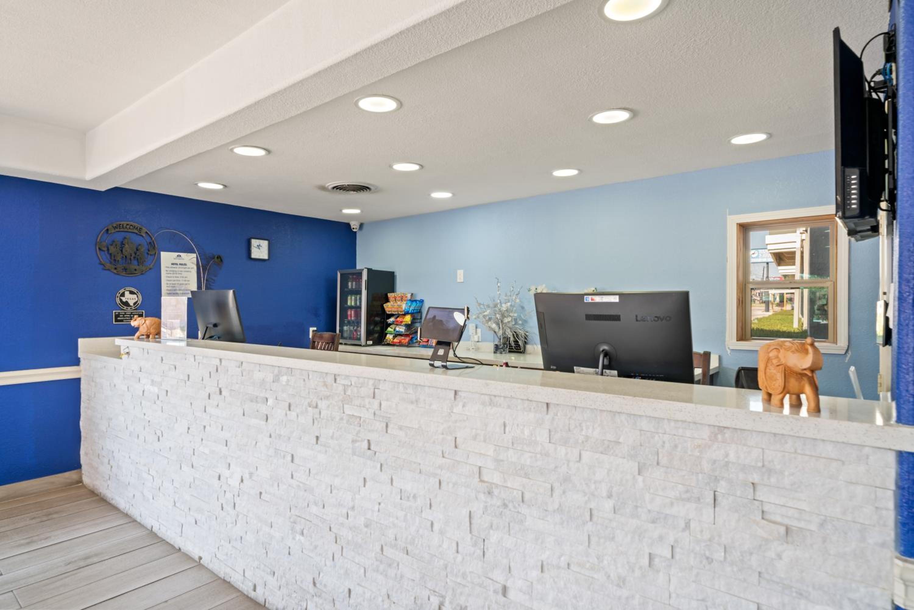 Brenham Vacations - Americas Best Value Inn Brenham - Property Image 3