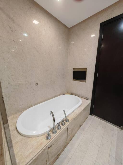 Sweet Cozy Marina Suite at Straits Quay