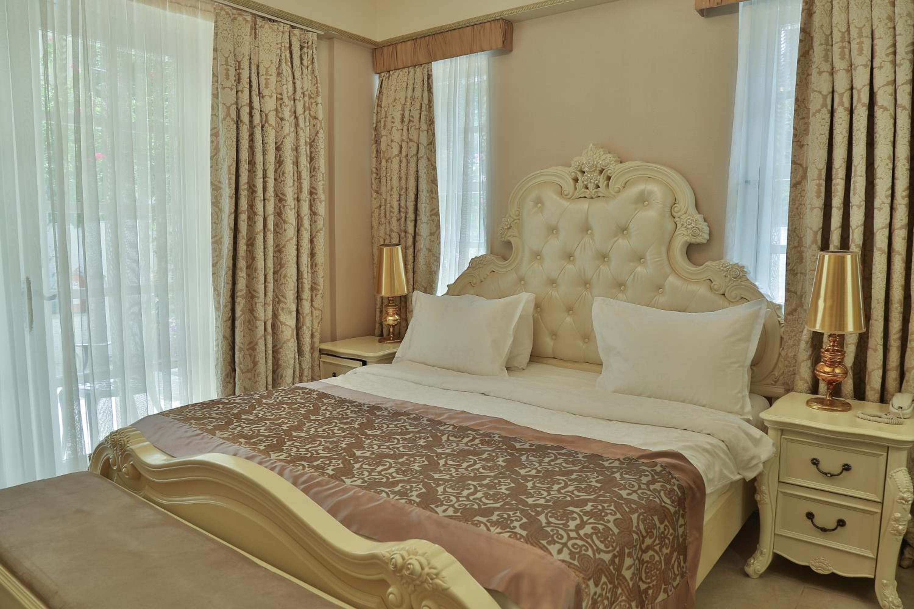 Elegance East Hotel - Image 44