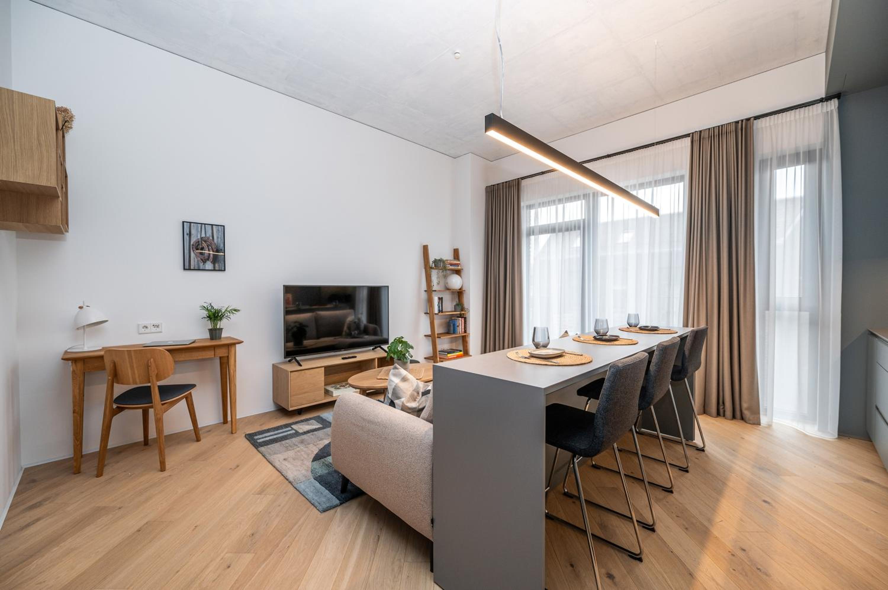 ᴄᴏʜᴏsᴛ I garage parking included, spacious, lovely apt w-balcony at Paupys view 2